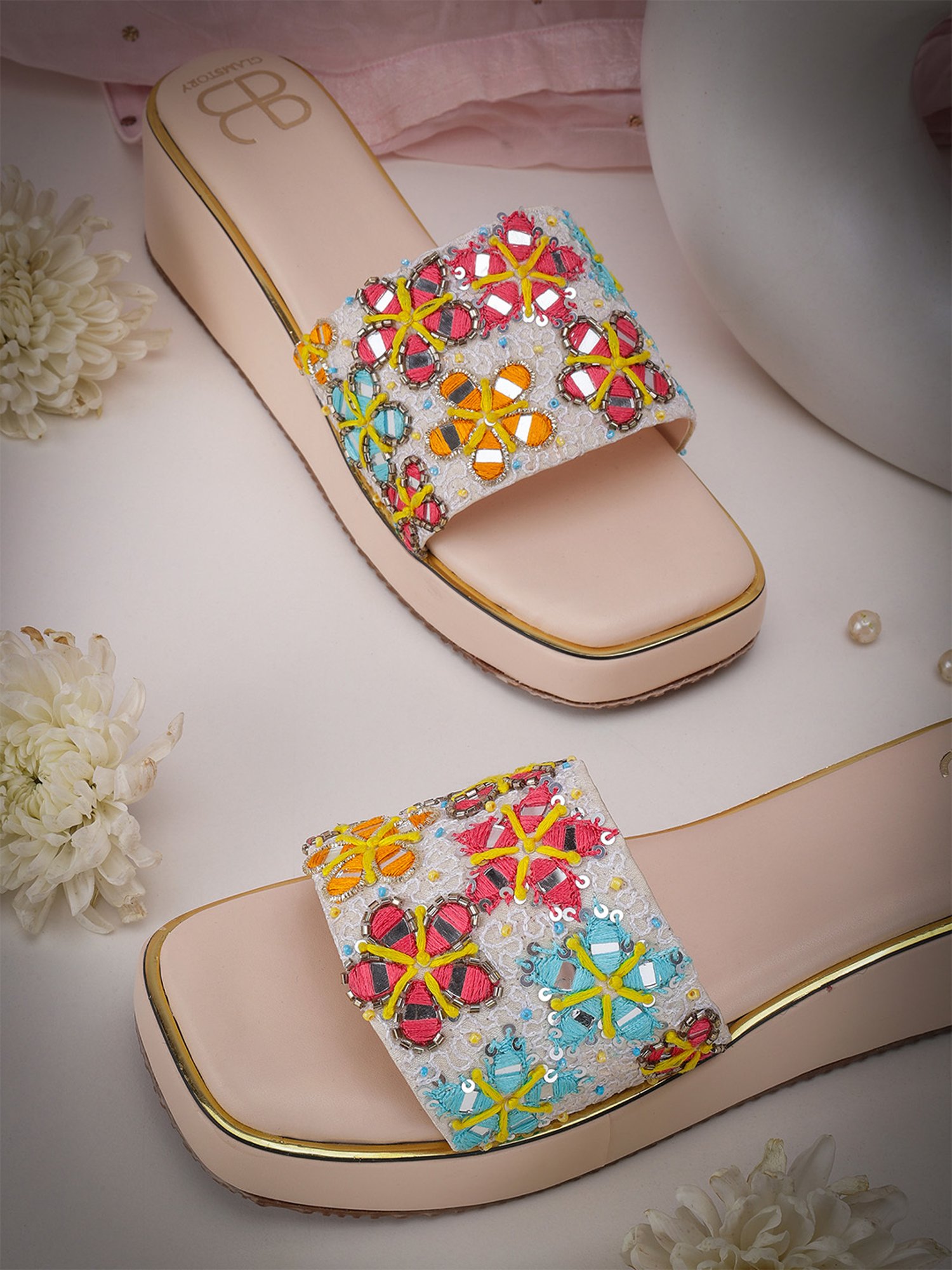 Glam Story Women's Masakali Off White Casual Wedges