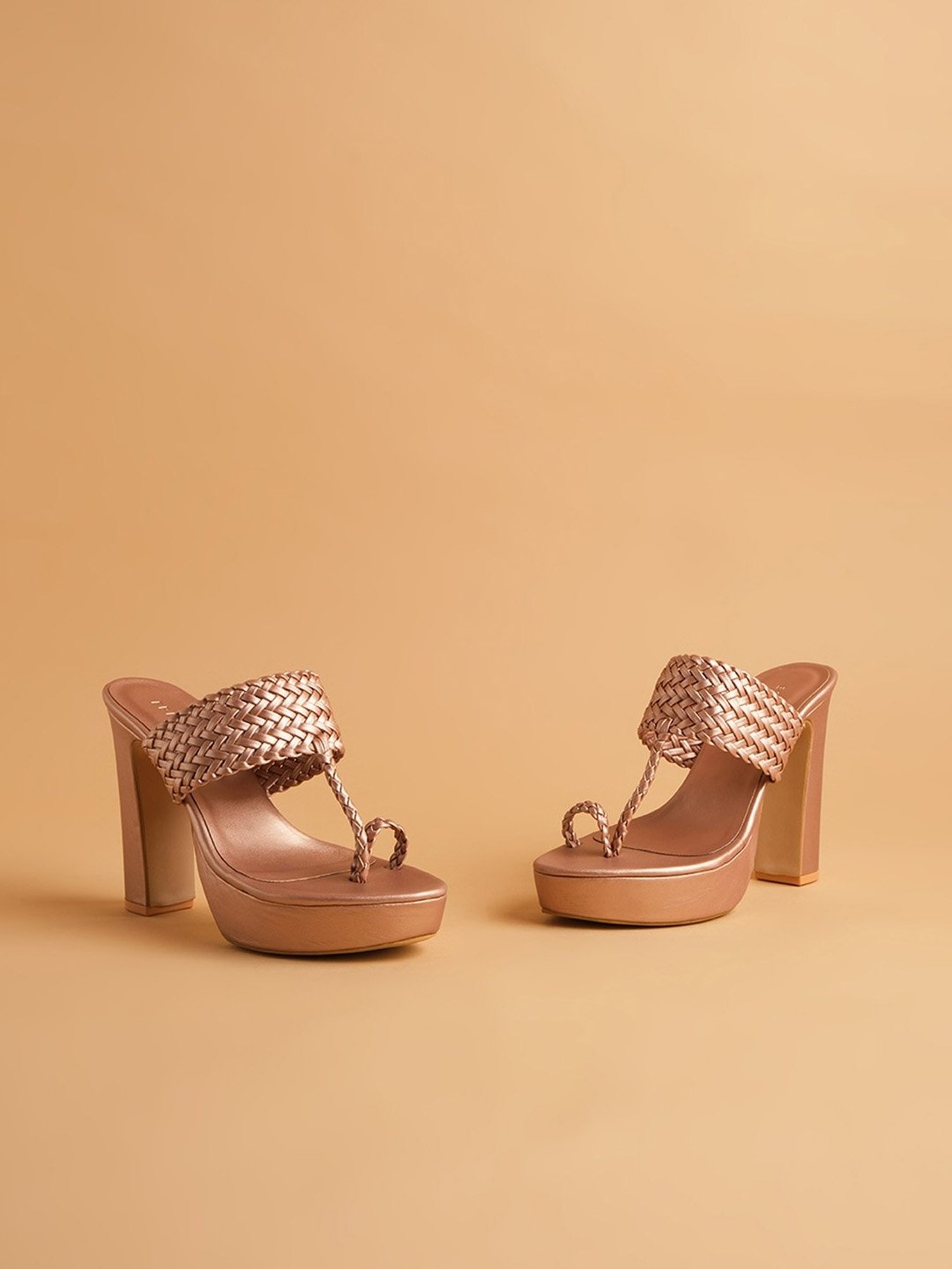 Eridani Women's Frida Rose Gold Toe Ring Sandals