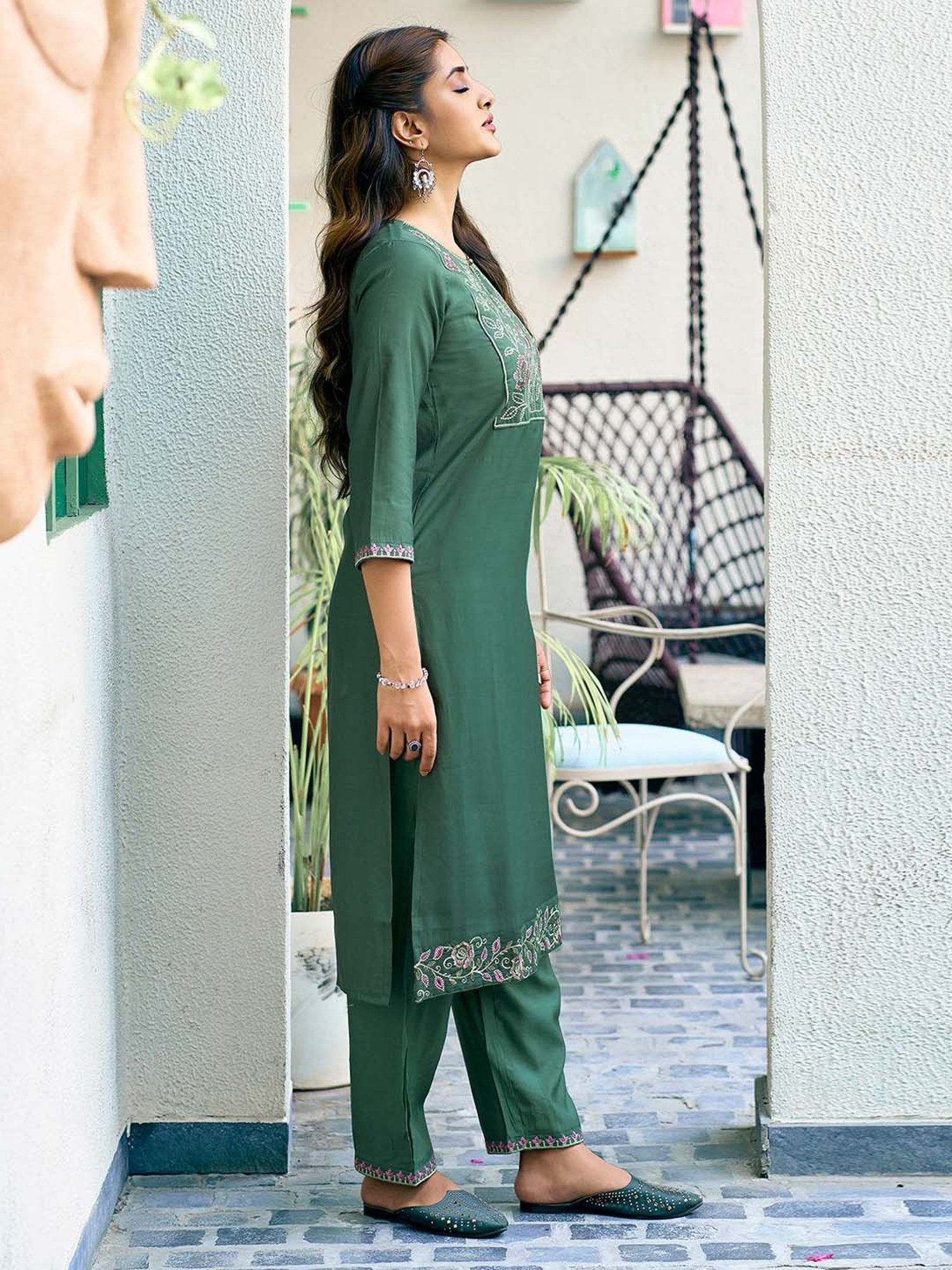 Skylee Green Embroidered Kurta With Pant & Dupatta