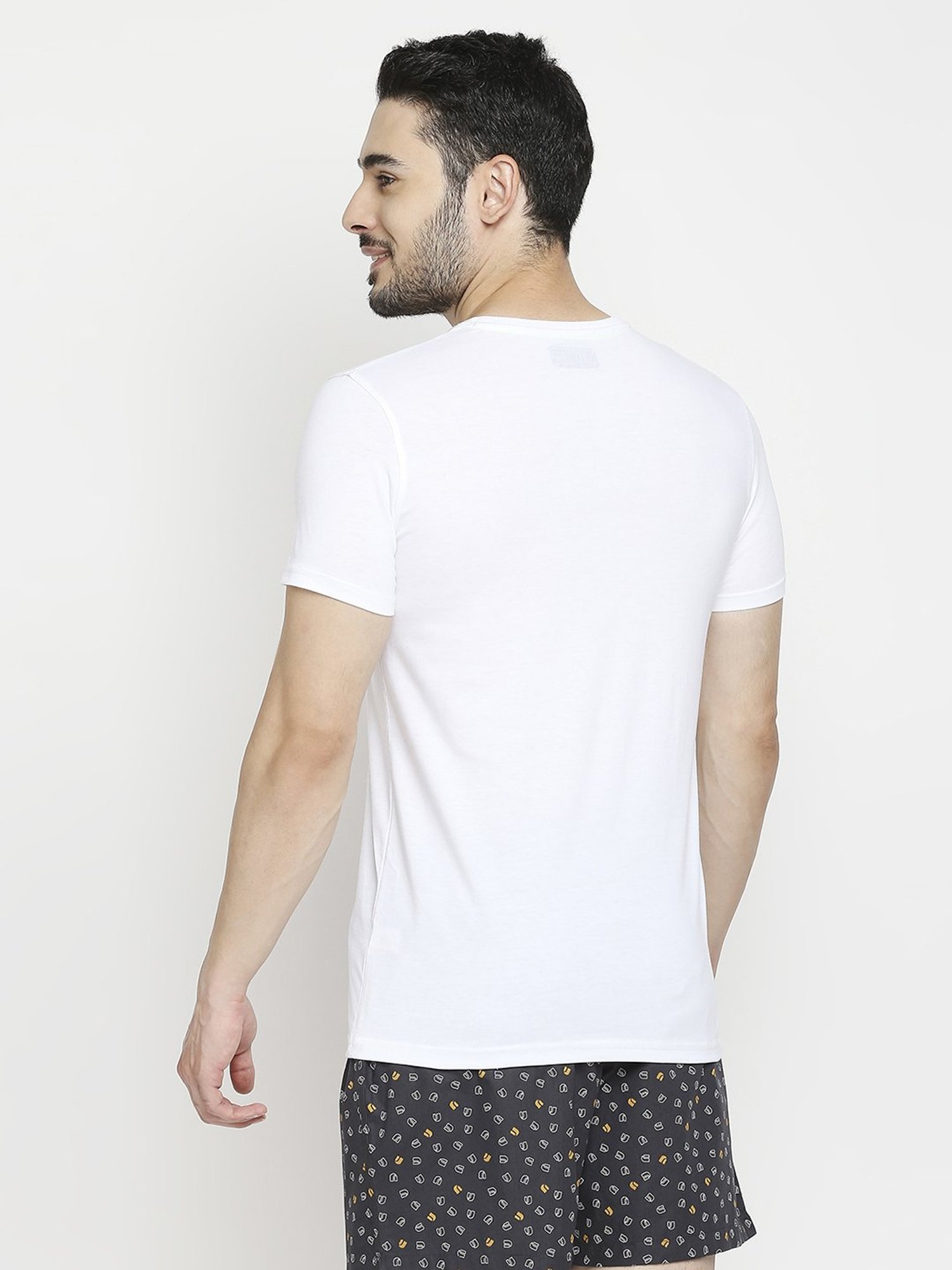 UnderJeans by Spykar White & Maroon Regular Fit T-Shirt