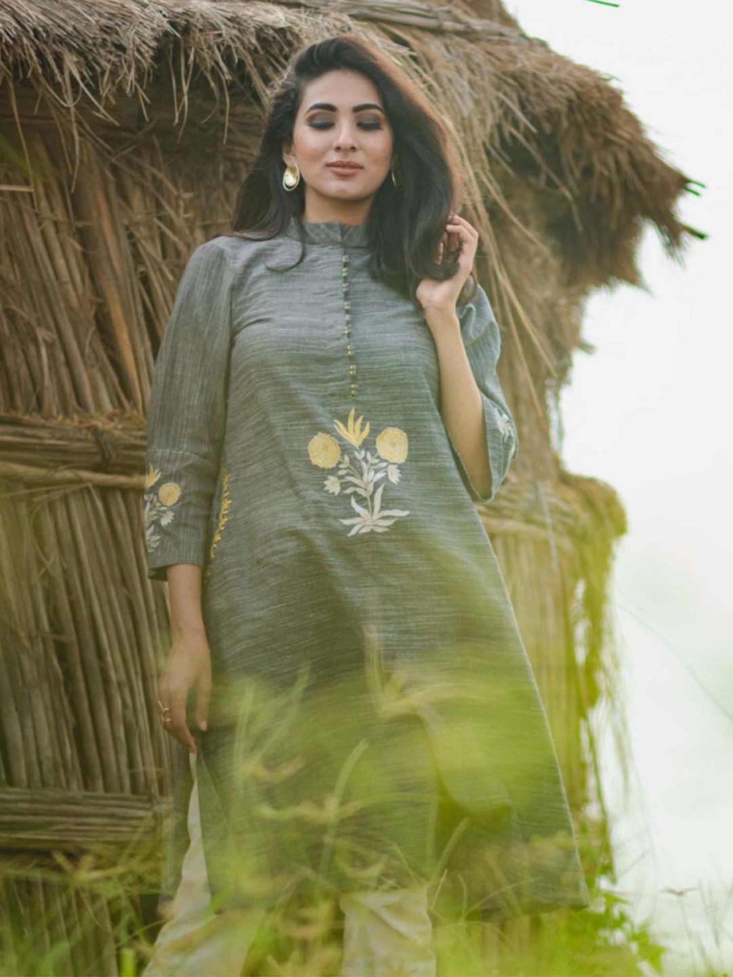 Mushio Grey Taabiir Embroidered Handwoven Slub Cotton Kurta With Pockets