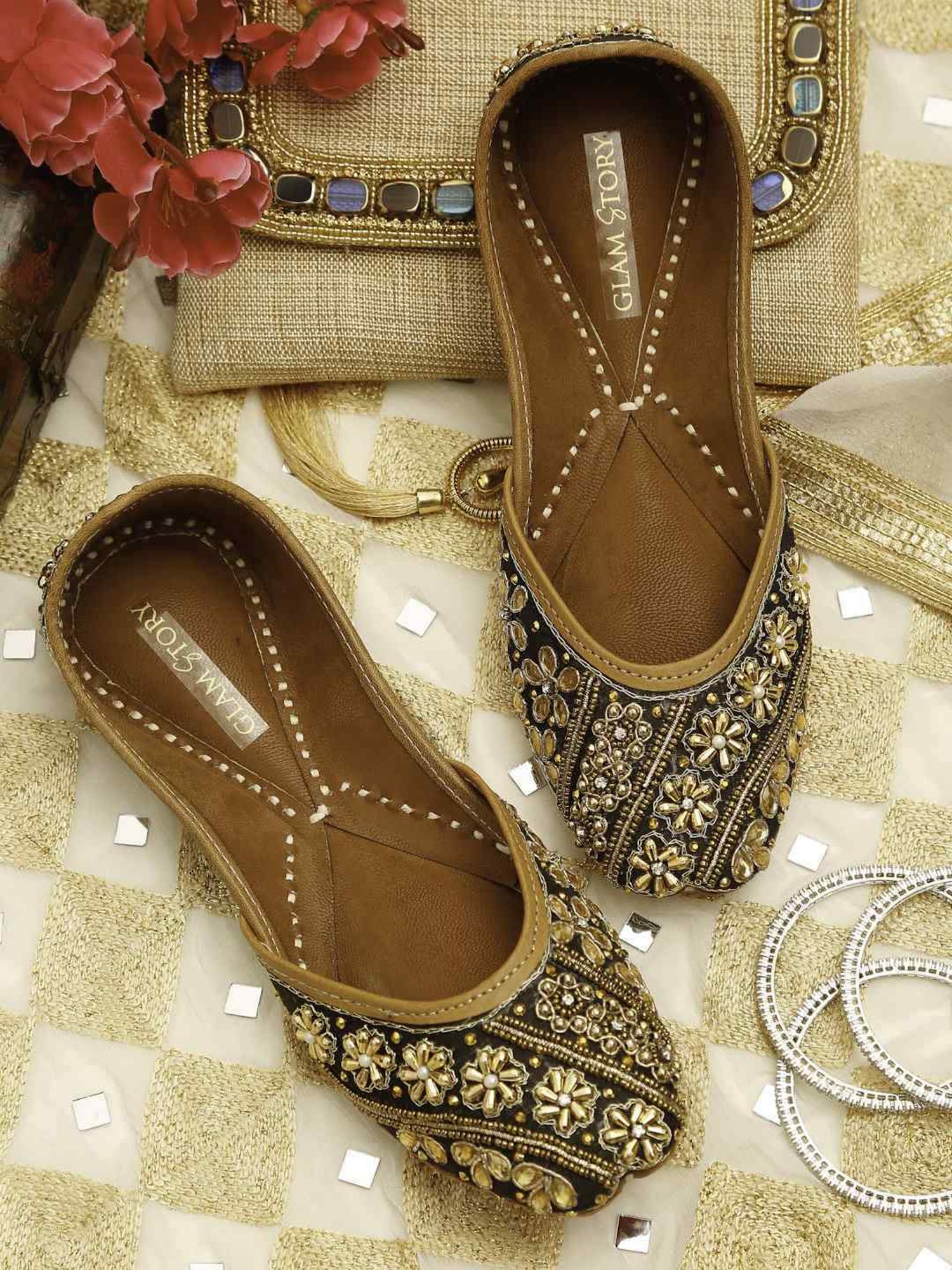 Glam Story Women's Black Ethnic Juttis