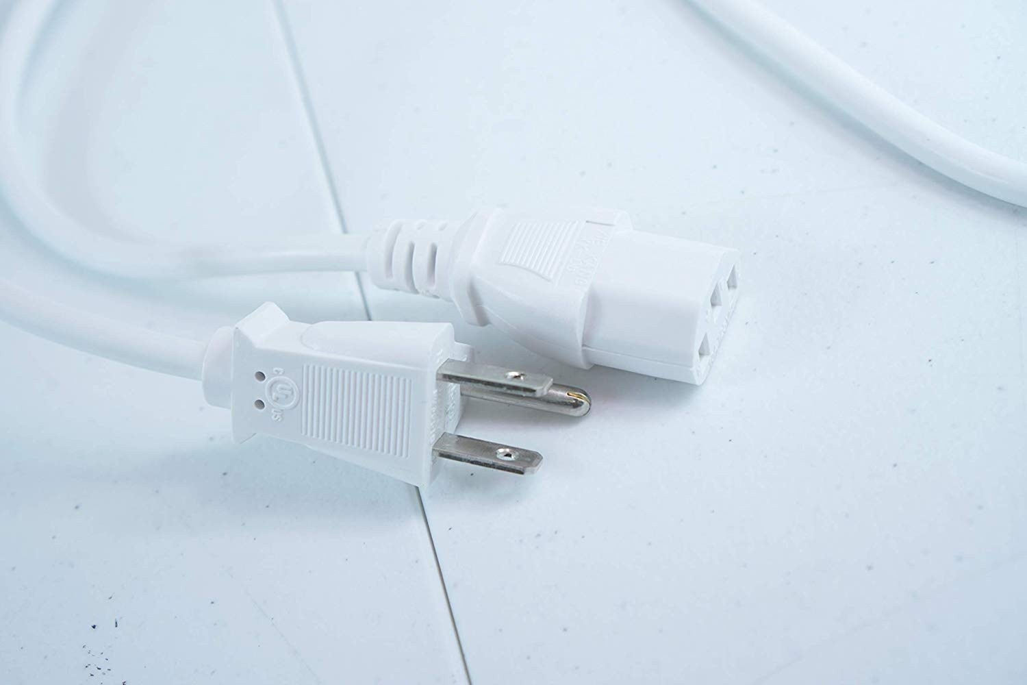 [30 FT-White] Omnihil UL Universal 3 Prong 3 Pin Power Cord (NEMA 5-15P to IEC320C13) 18AWG CE/BS/SAA Certified - Up to 500W Max Power - UL Listed (Compatible with Many Models)