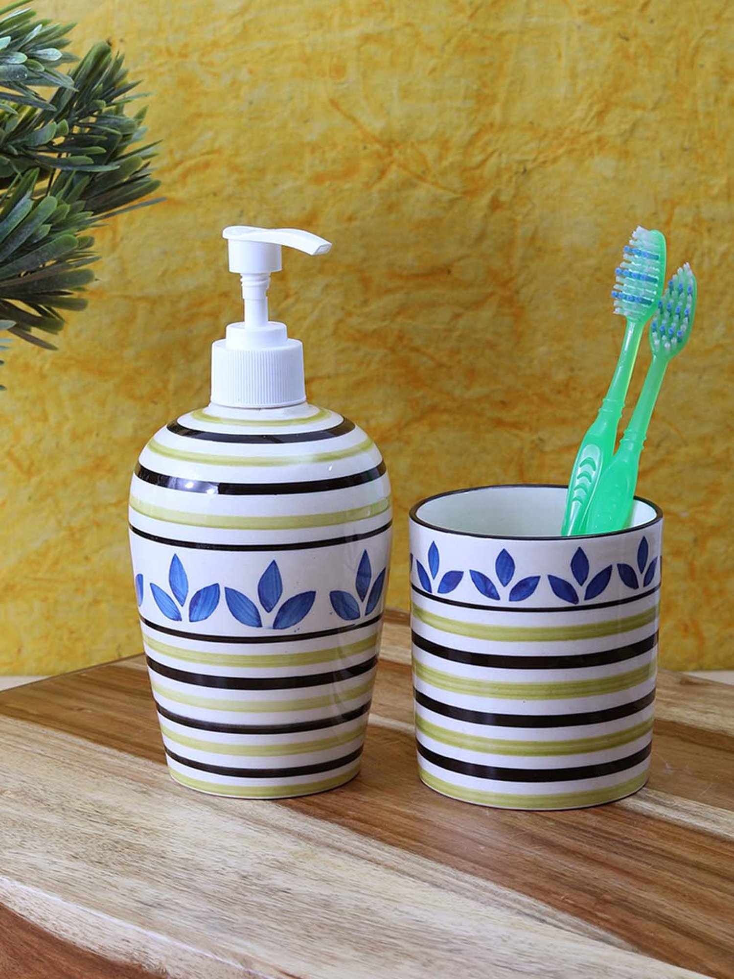 VarEesha Aztec Multicolor Ceramic Bath Accessories - Set of 2