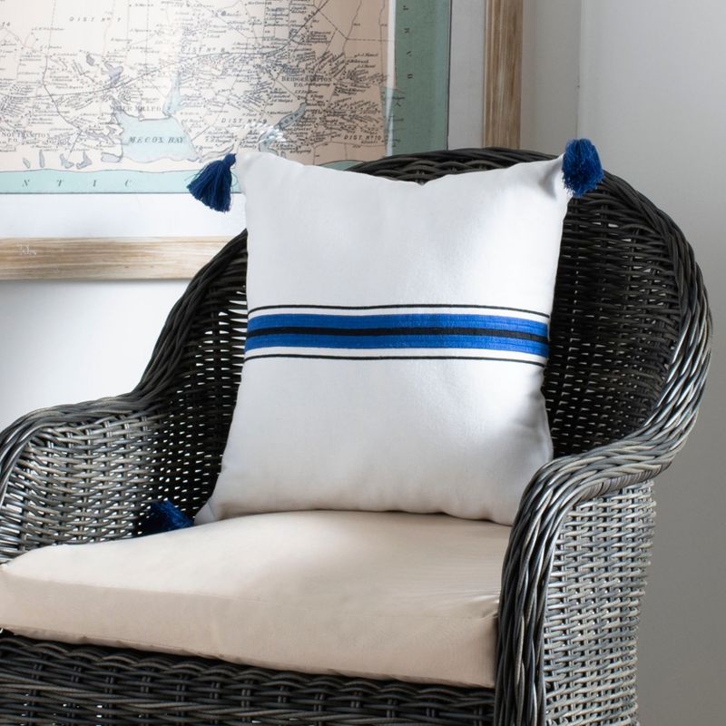 Orlanda Pillow - White/Navy - 16" x 16" - Safavieh