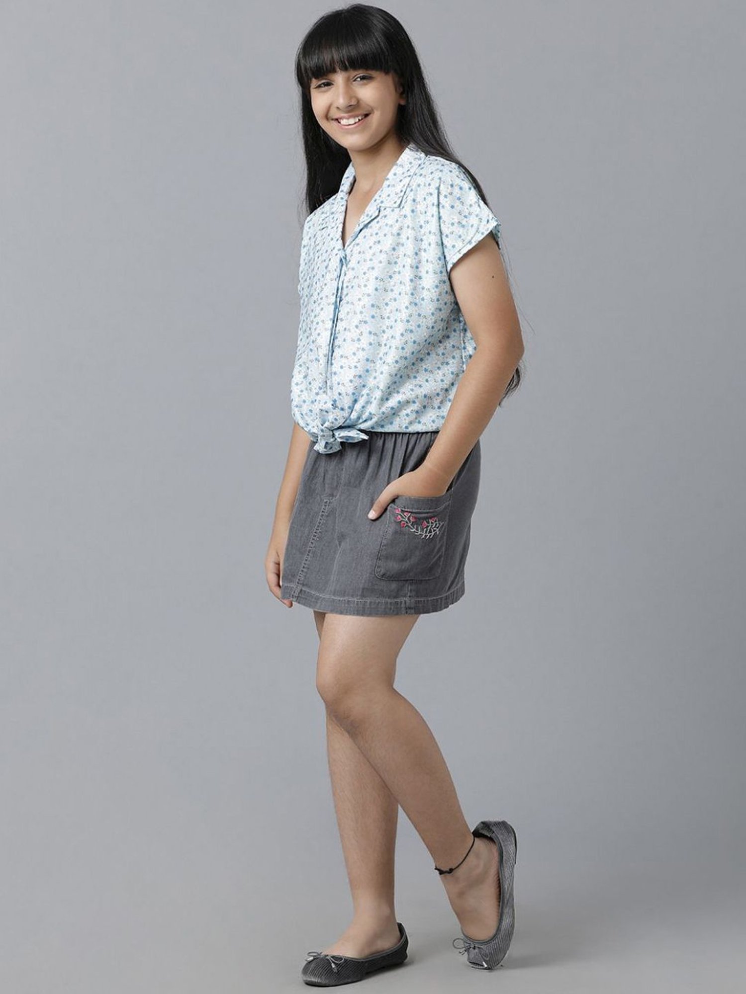 Under Fourteen Only Kids White & Blue Cotton Floral Print Top