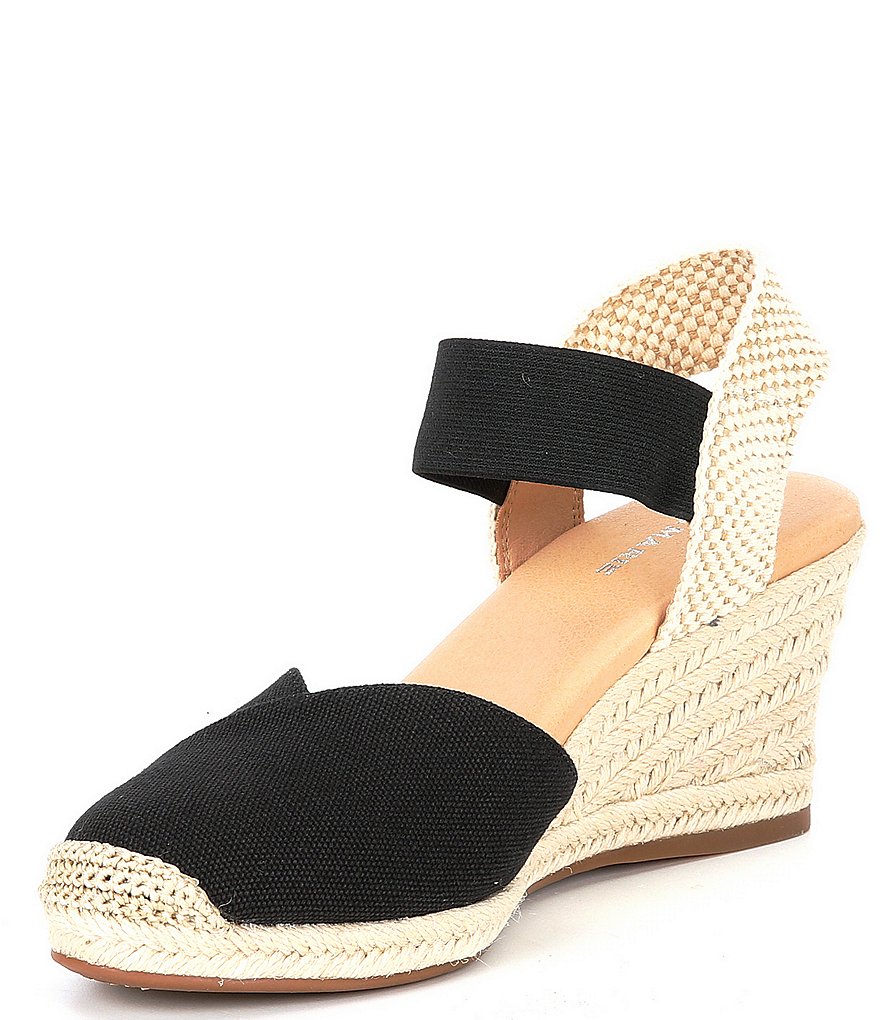 Trotters Kiera Suede Kitten Heel Pumps