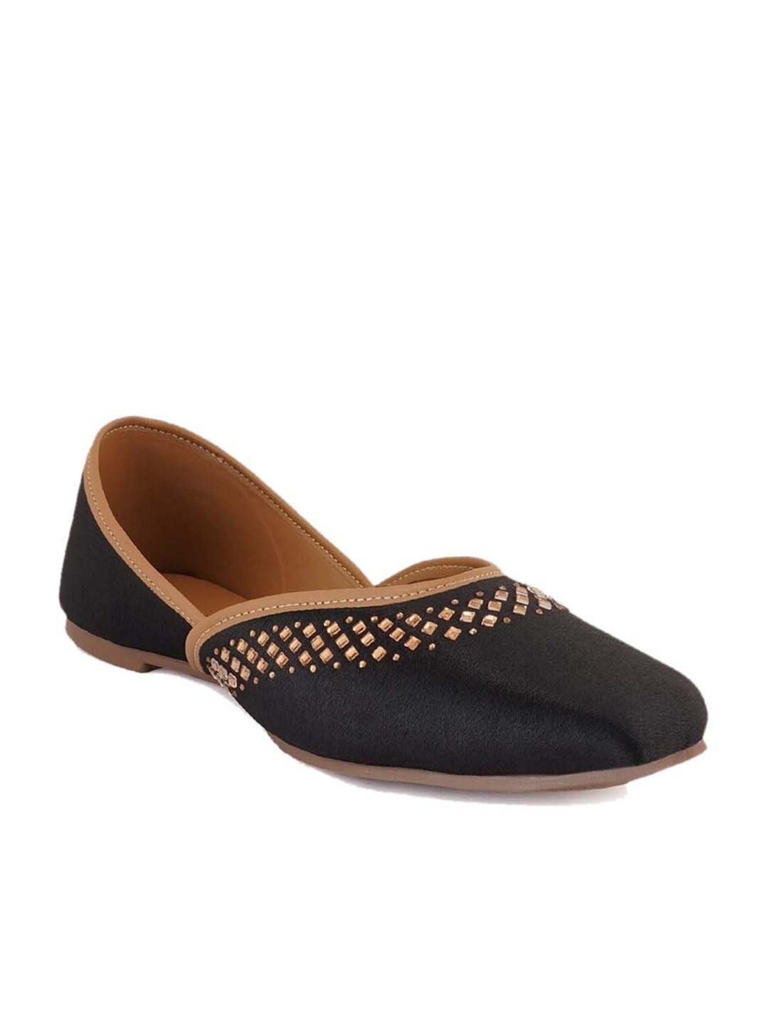 Iconics Women's Black Casual Juttis