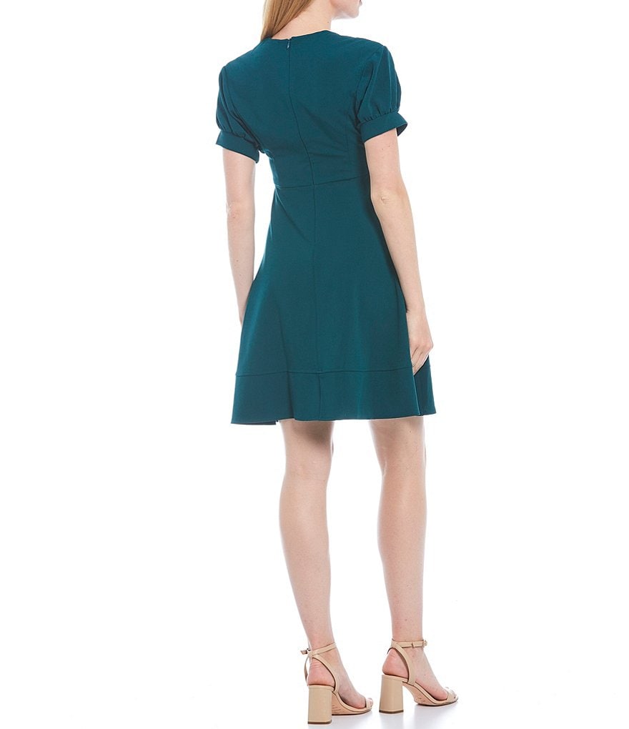 Donna Morgan V-Neck Short Puff Sleeve Scuba Crepe Dress