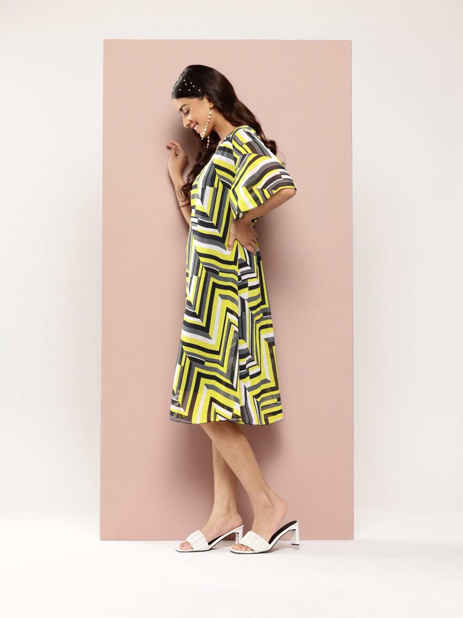 Qurvii Yellow & Black Printed A Line Dress