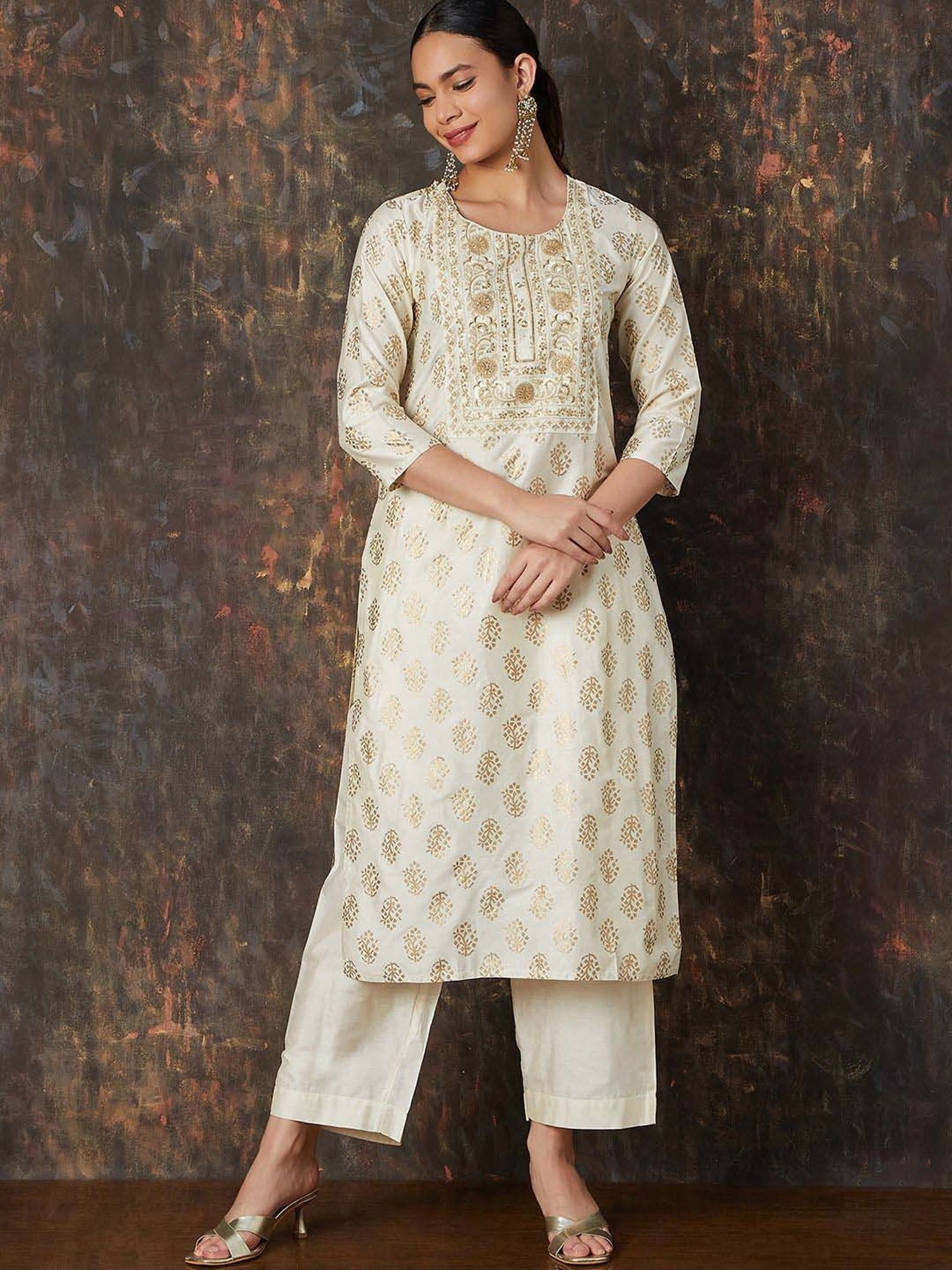 Melange by Lifestyle Off-White Embroidered Kurta Pant Set With Dupatta