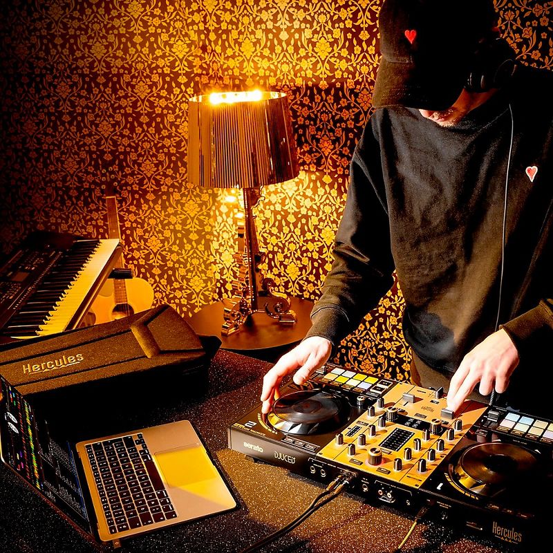 Hercules DJ DJControl Inpulse 500 2-channel DJ Controller in Limited-Edition Gold