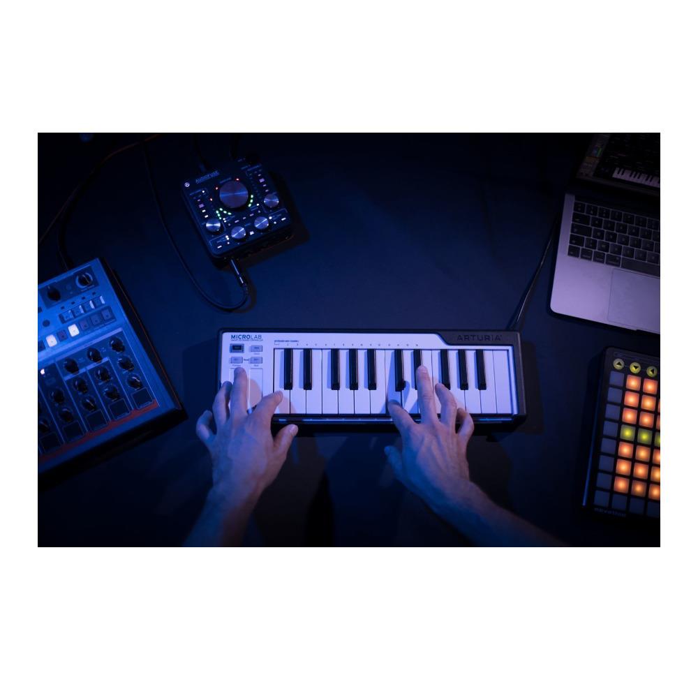 Arturia Microlab DAW Controller (Black) with Knox 3.0 4-Port USB HUB