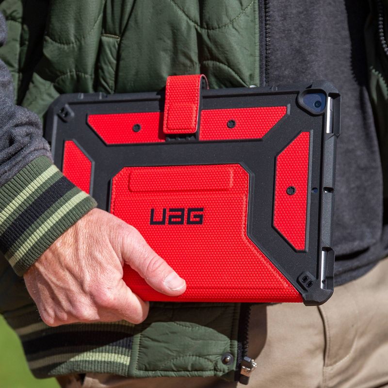 Urban Armor Gear (UAG) Apple iPad (7th/8th Gen) 10.2-inch Metropolis Case - Magma