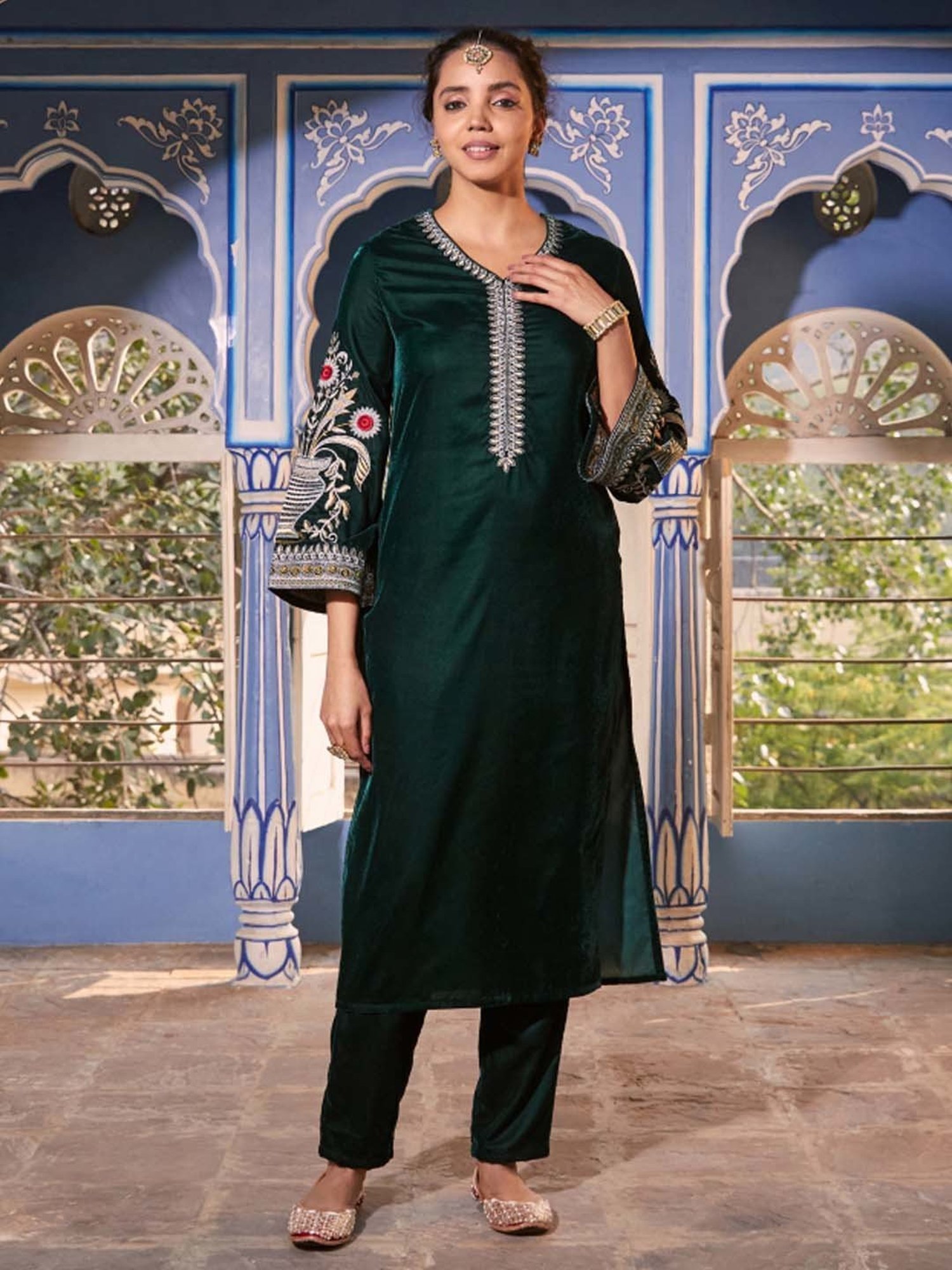 Rustorange Green Embroidered Straight Kurta
