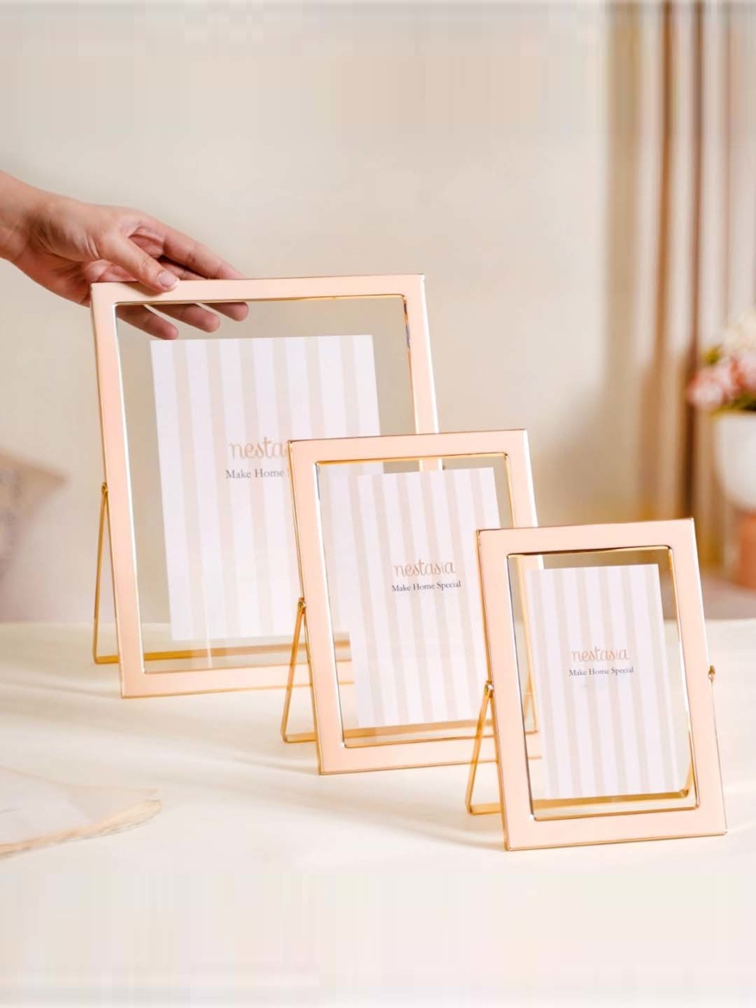 Art Street Gold Engineered Wood Swing Fashion Resin Vintage Photo Frame