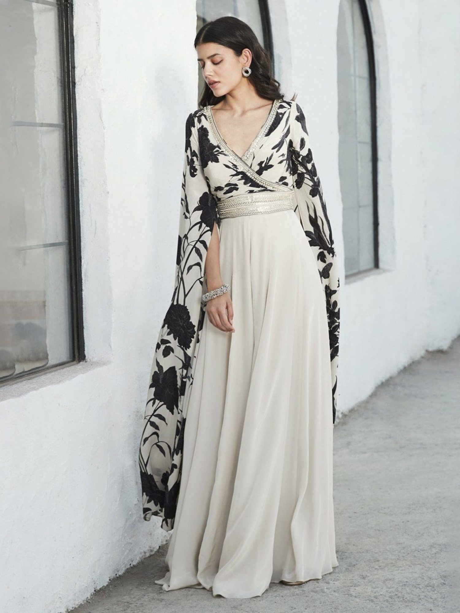 Basanti Kapde aur Koffee Ivory & Black Noor Jumpsuit