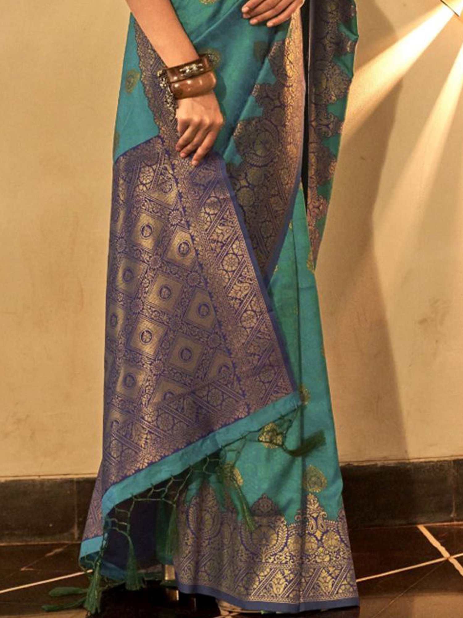 Elora Green Silk Printed Saree With Unstitched Blouse