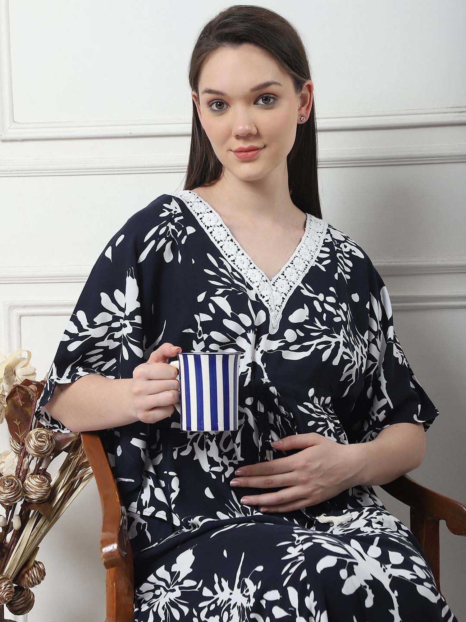 Secret Wish Black Rayon Floral Straight Kaftan