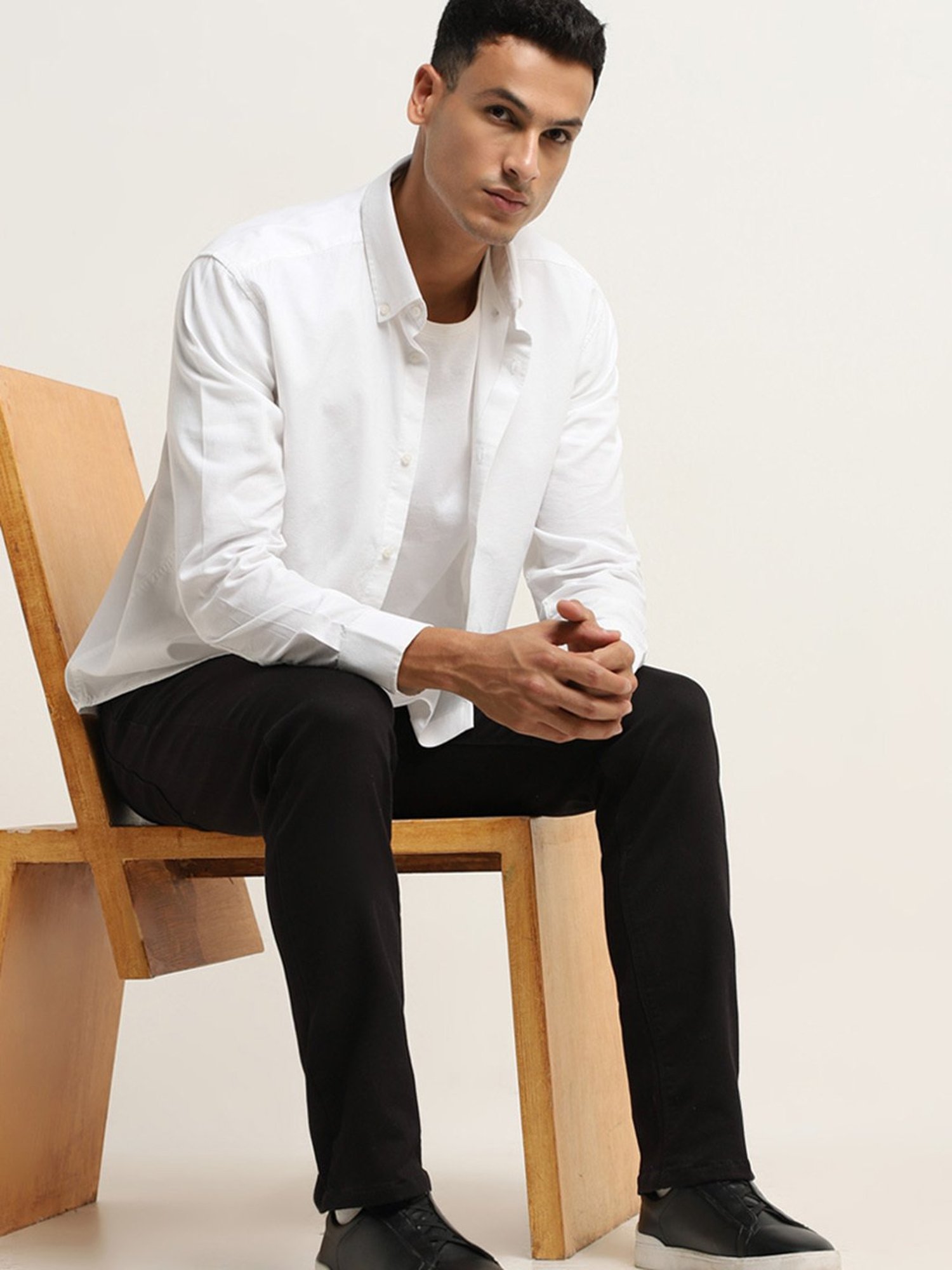 Ascot by Westside White Solid Relaxed Fit Shirt