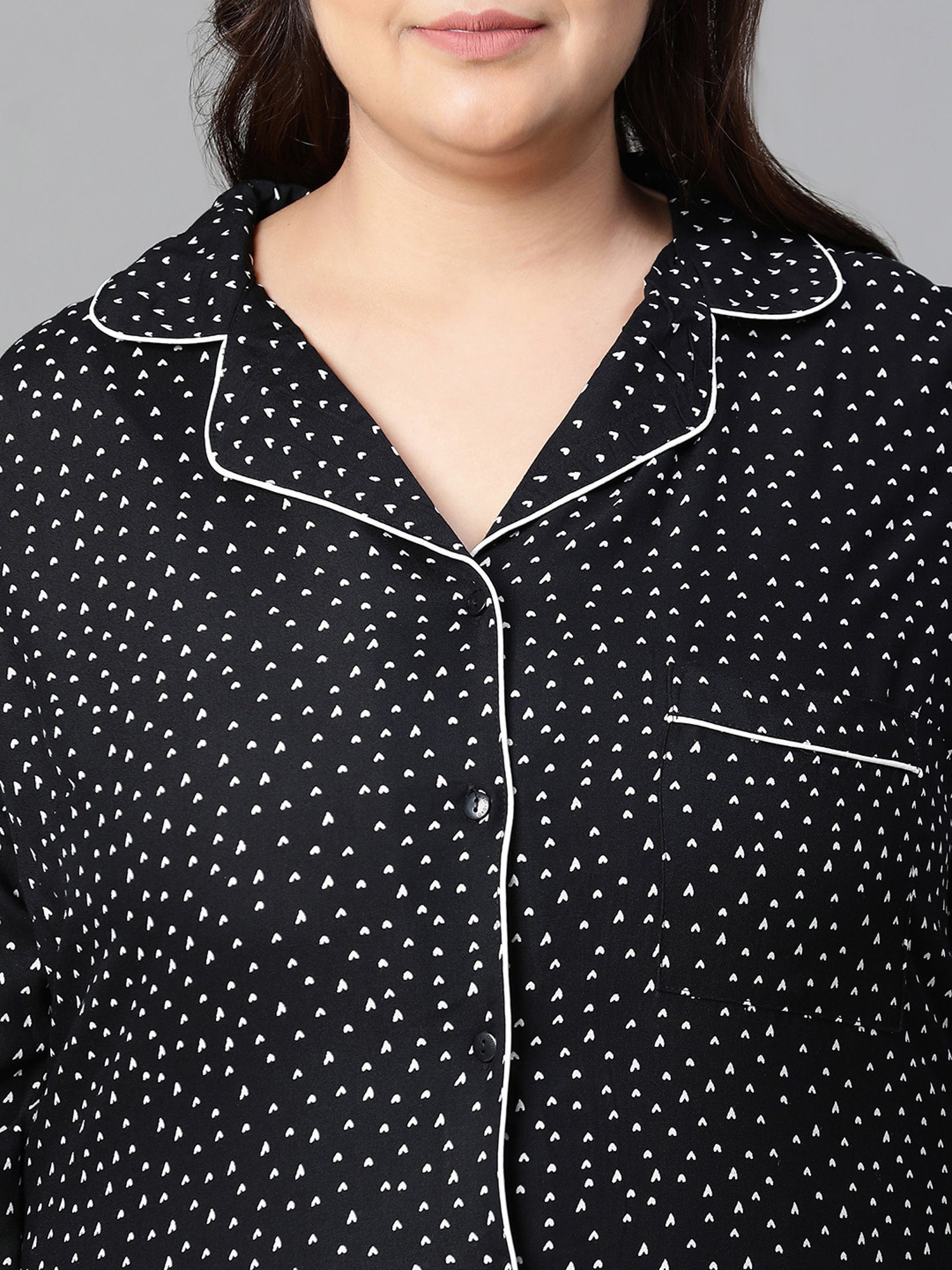 Oxolloxo Black & White Viscose Rayon Printed Night Shirt