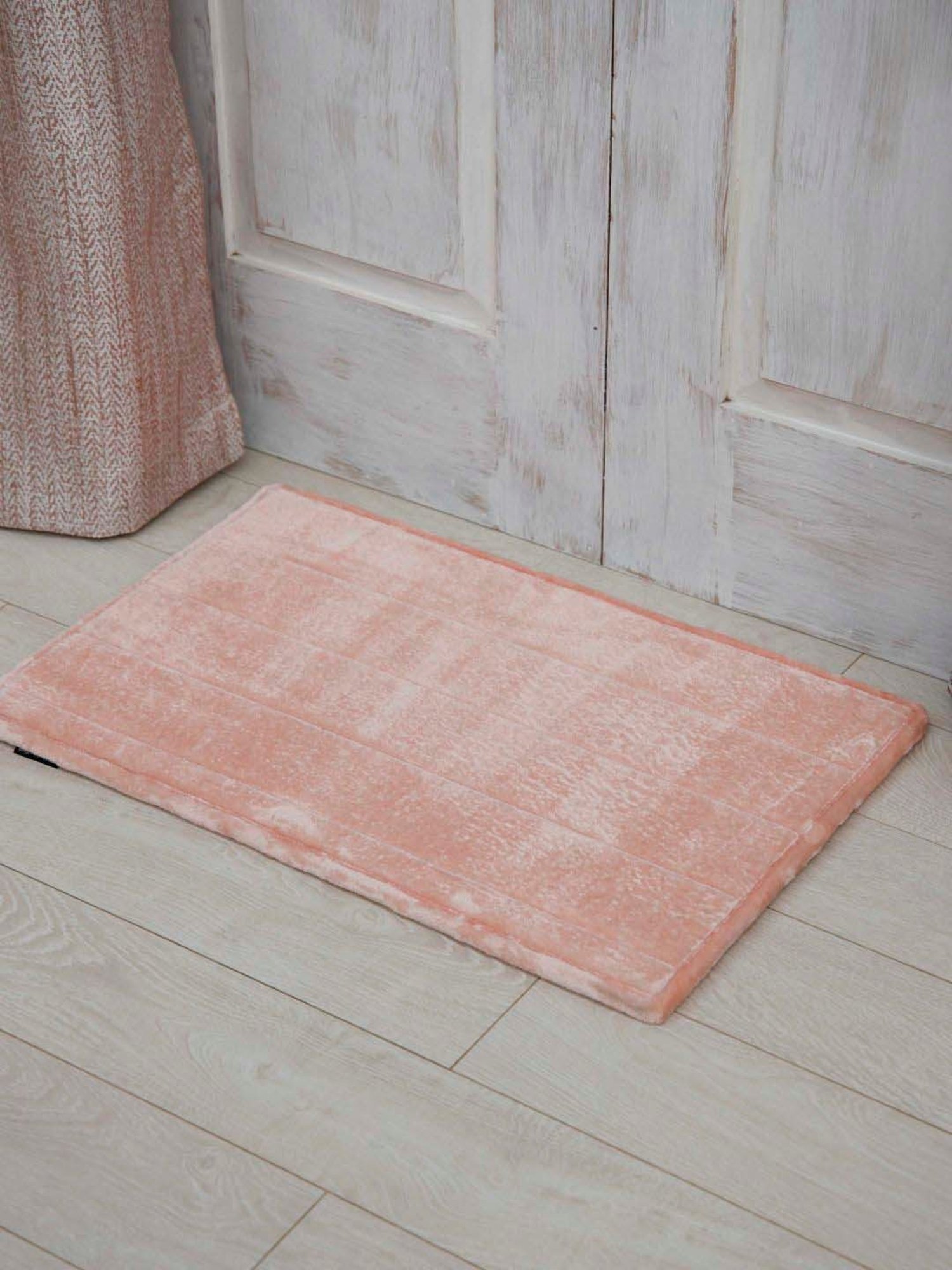 Ariana Pink Soft Tufted Memory Foam 2000 GSM Anti-Skid Bathmat