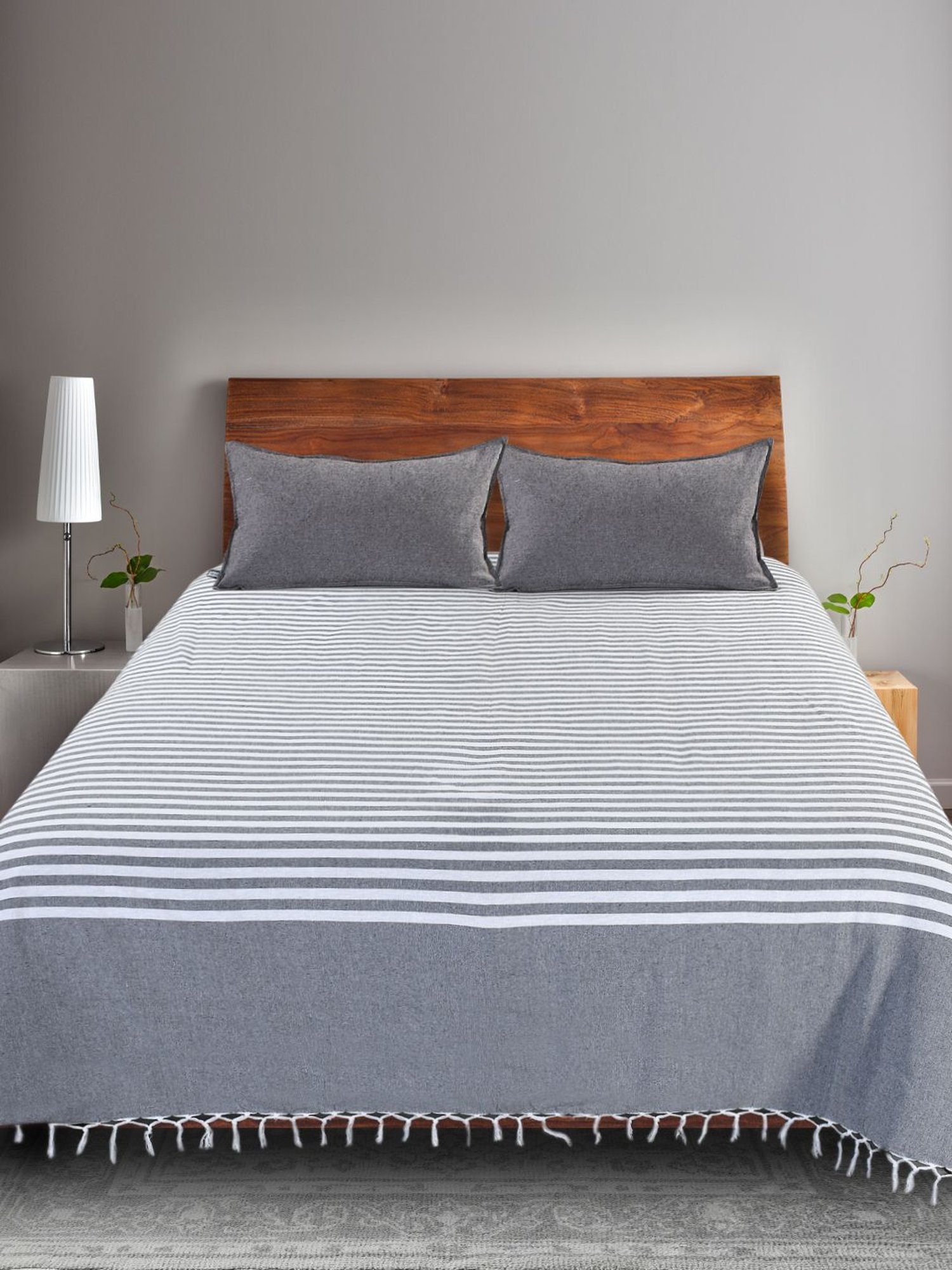 Saral Home Abstract Grey 155 TC Cotton King Sized Bed Sheet with 2 Pillow Covers