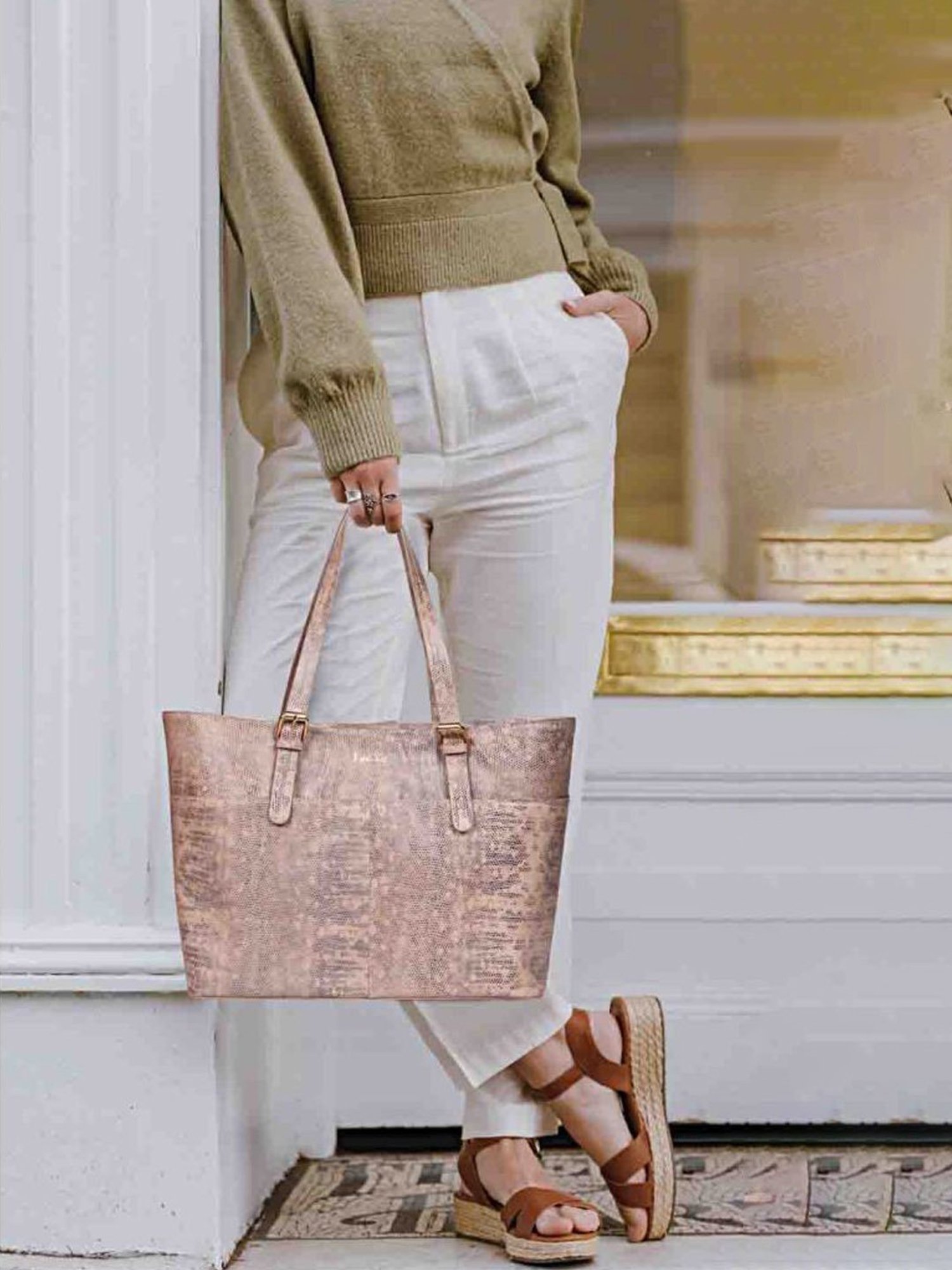 Favore Peach Textured Medium Tote Handbag