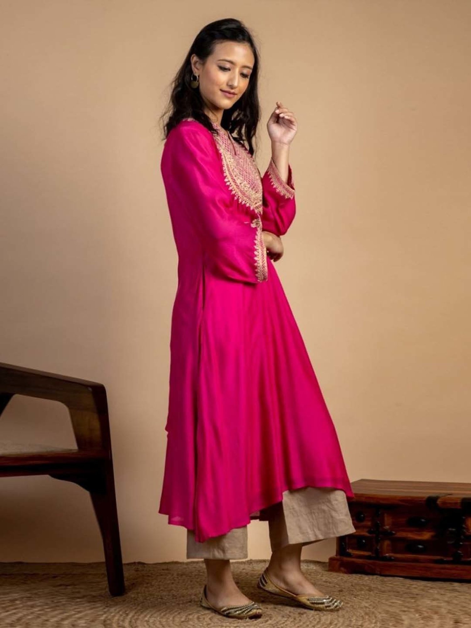 Mushio Magenta Rooh Embroidered Maheshwari Silk Kurta