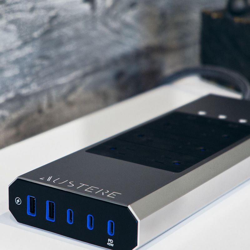 Austere VII Series Power 6-Outlet With 45W USB-C PD port Omniport USB