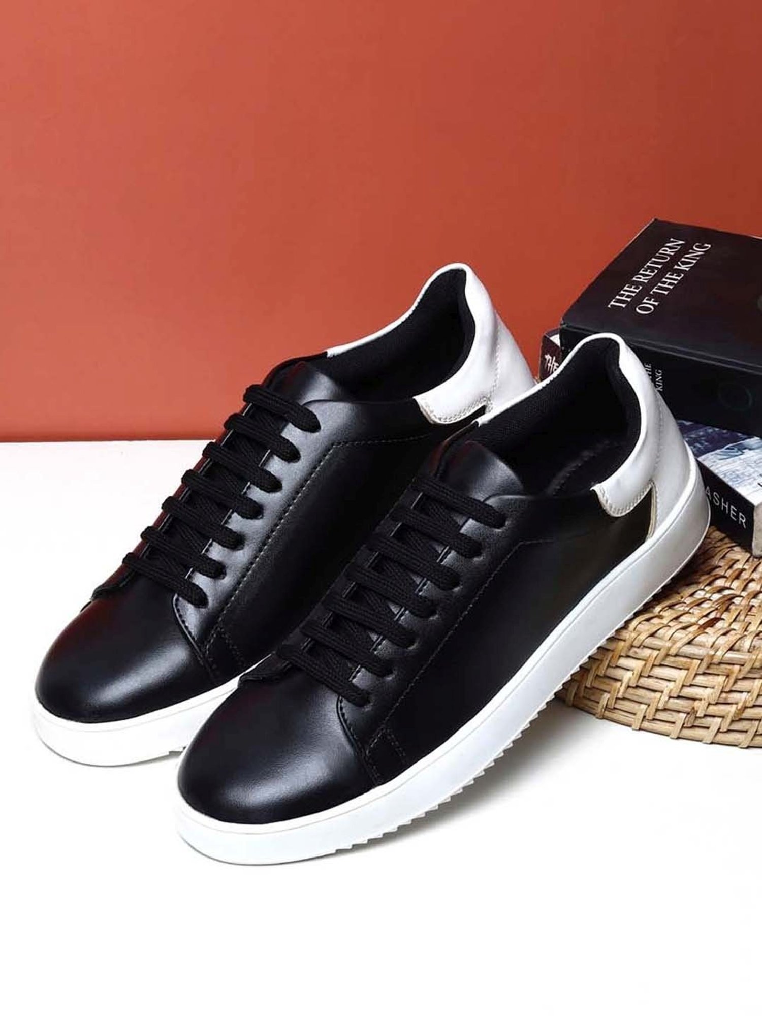 Apsis Men's Black Casual Sneakers