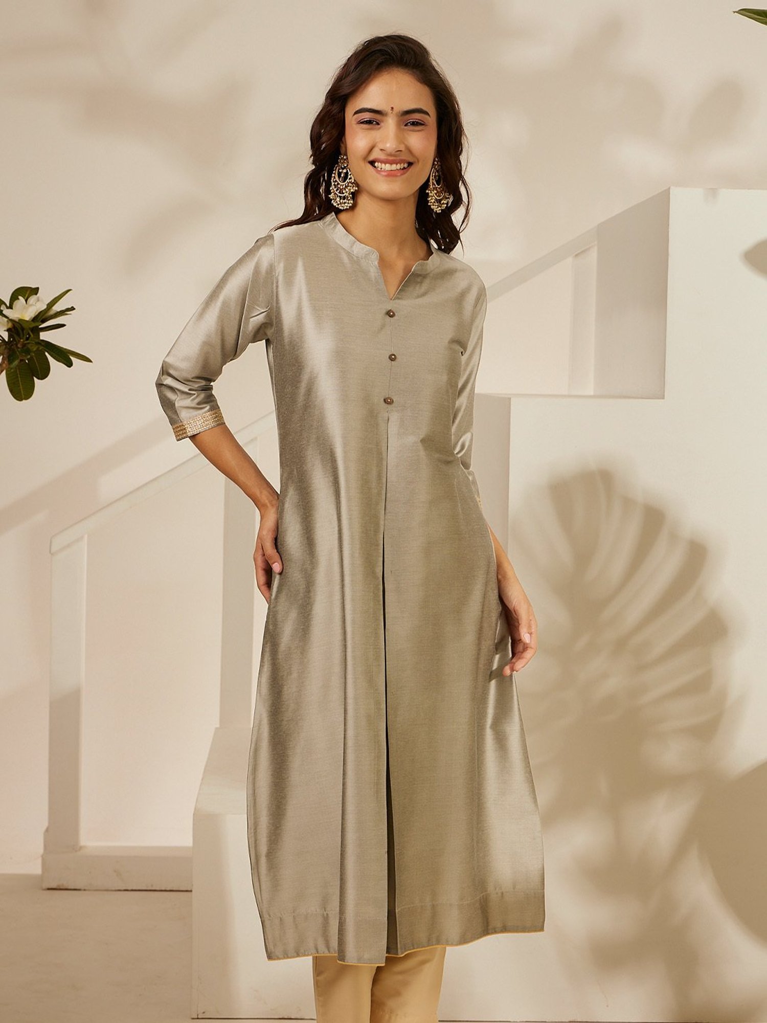 Daali Grey Viscose Mandarin Collar 3/4 Sleeves Blooming Mood Kurta with Two Pockets