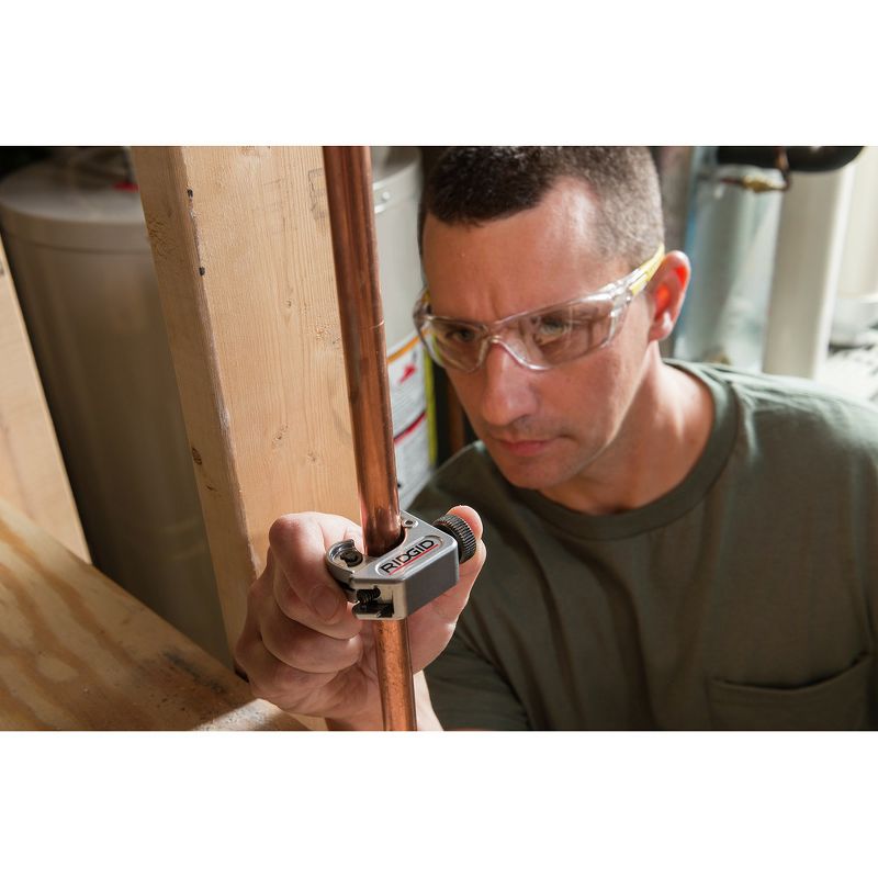 Ridgid 104 15/16 in. Capacity Close Quarters Tubing Cutter