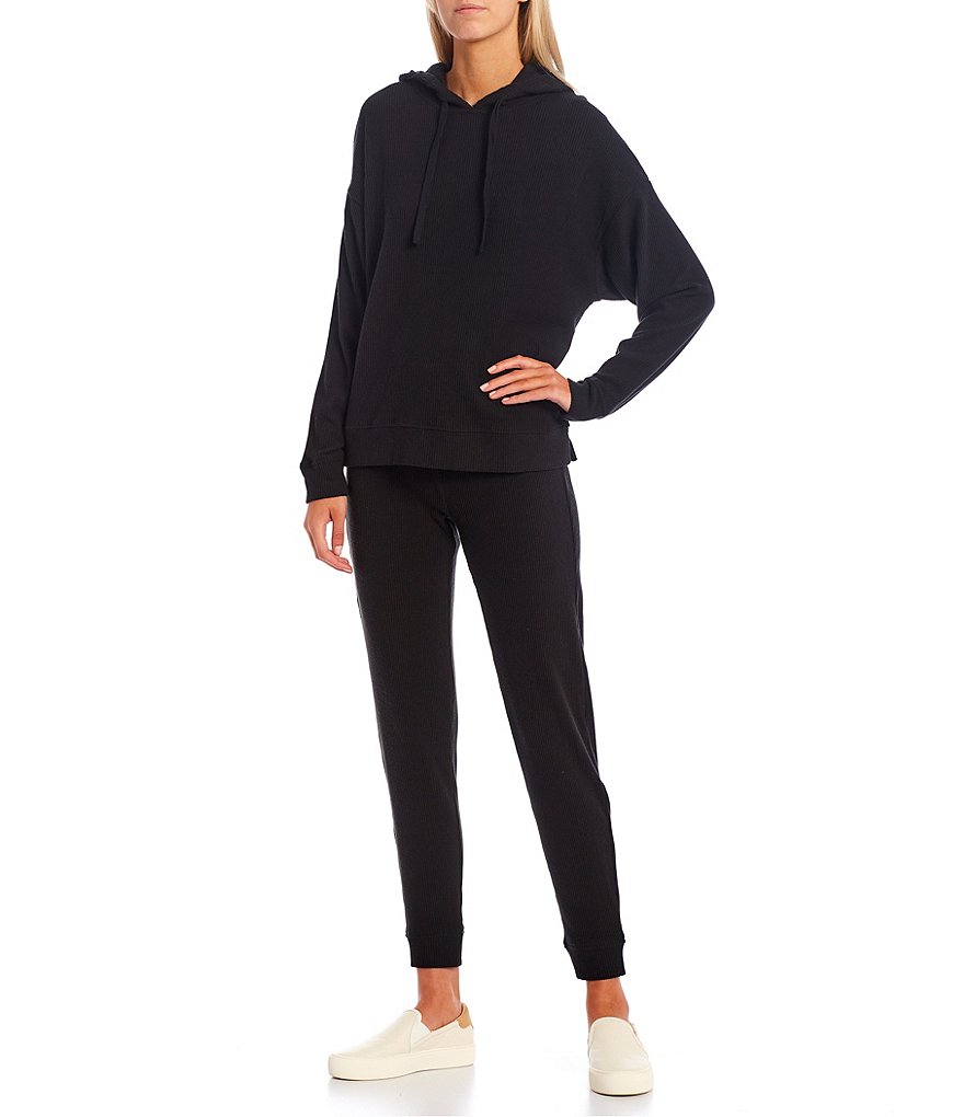 Modern Movement Solid Seamless Scoop Neck Microfiber Camisole