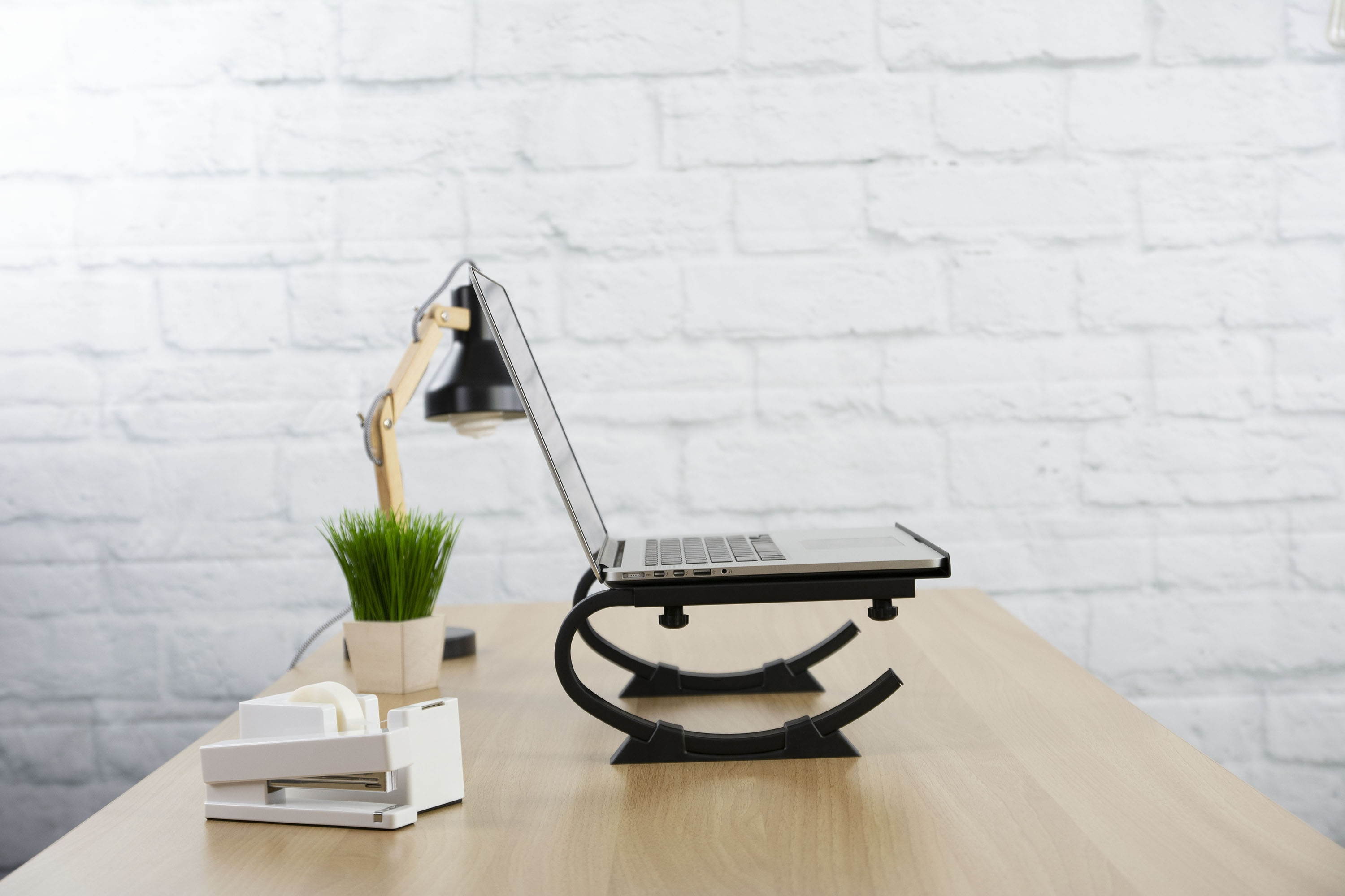 VIVO Black Fully Adjustable Curved Laptop / Notebook Chromebook Stand (STAND-V001N)