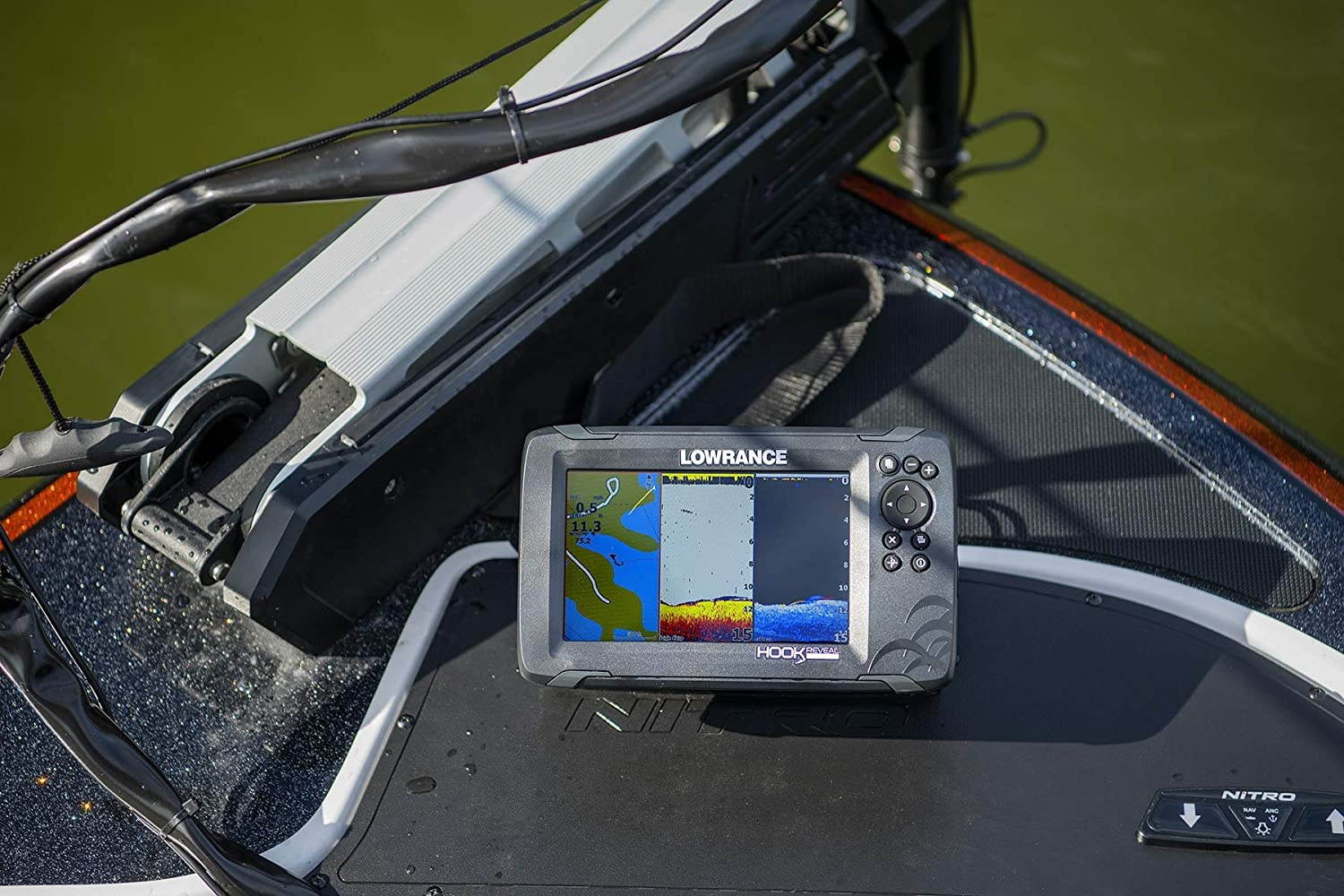 Lowrance HOOK Reveal 7x TripleShot - 7-inch Fish Finder with TripleShot Transducer, GPS Plotter