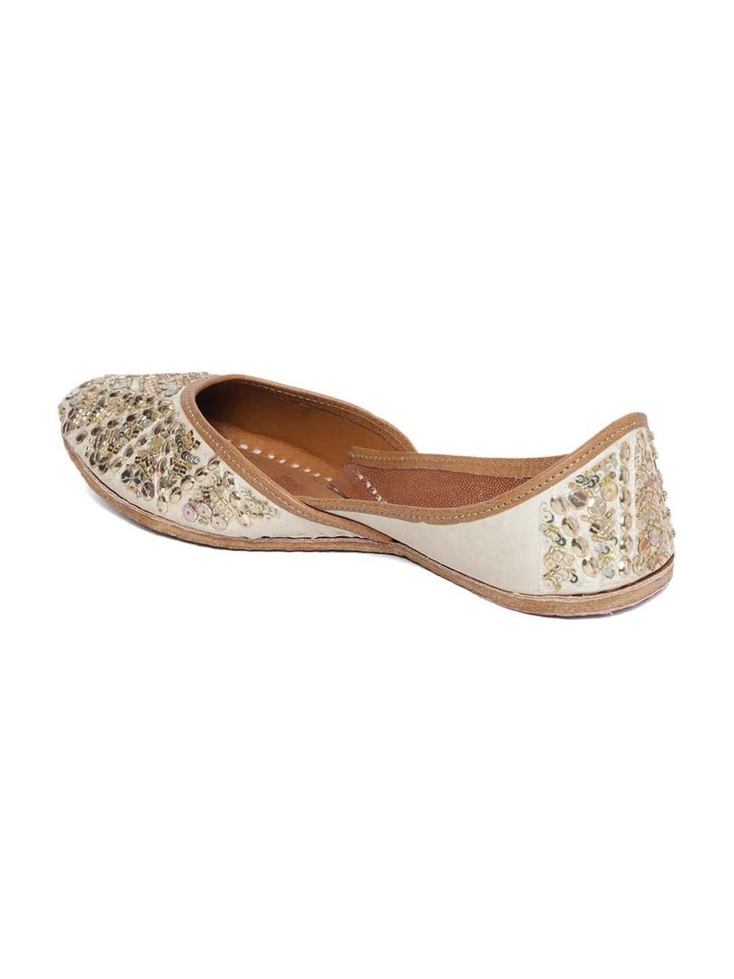 Glam Story Women's White Ethnic Juttis