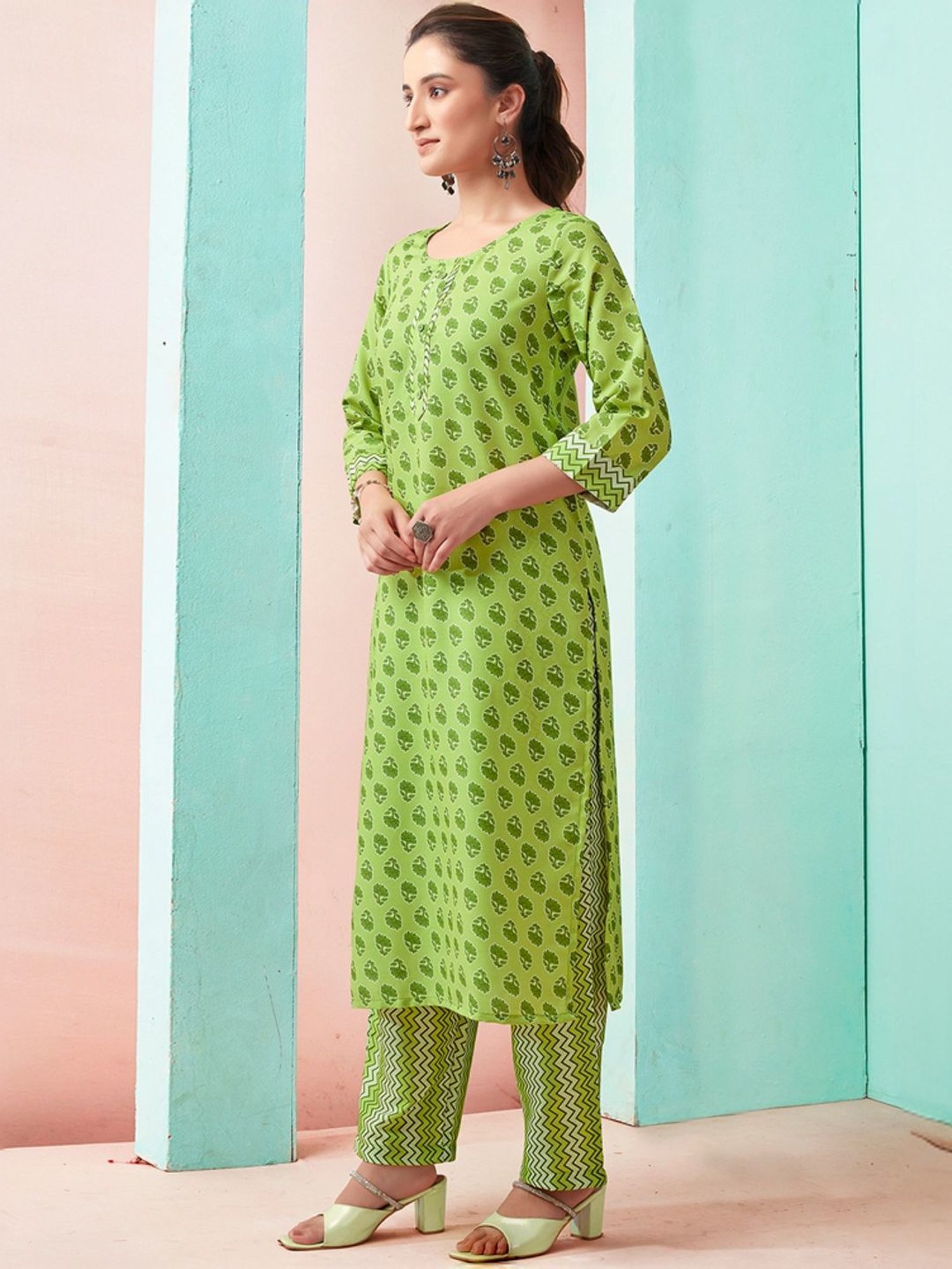 Skylee Green Floral Print Kurta Pant Set With Dupatta