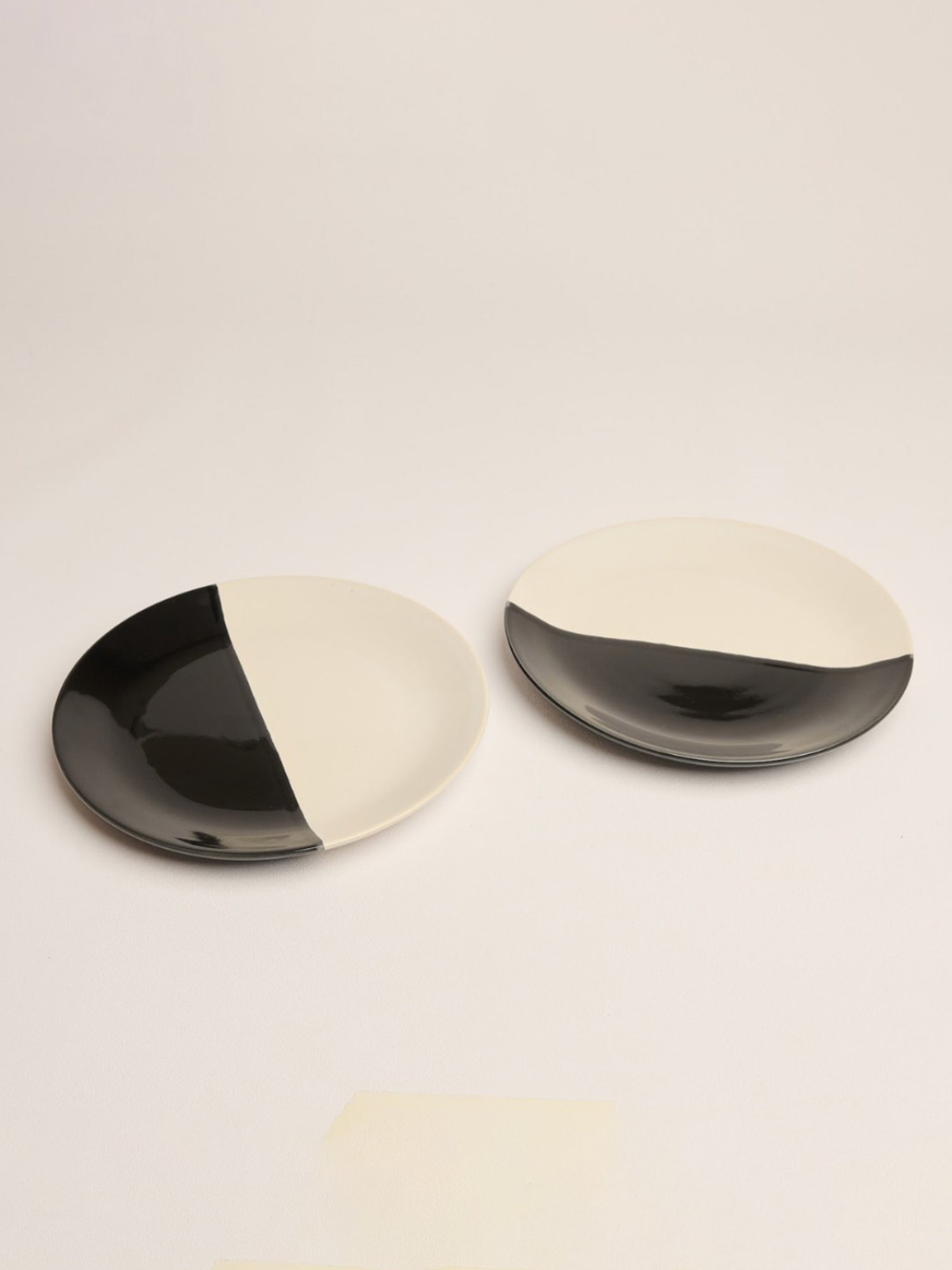 BlackCarrot Black & White Ceramic Dinner Plates - Set of 2