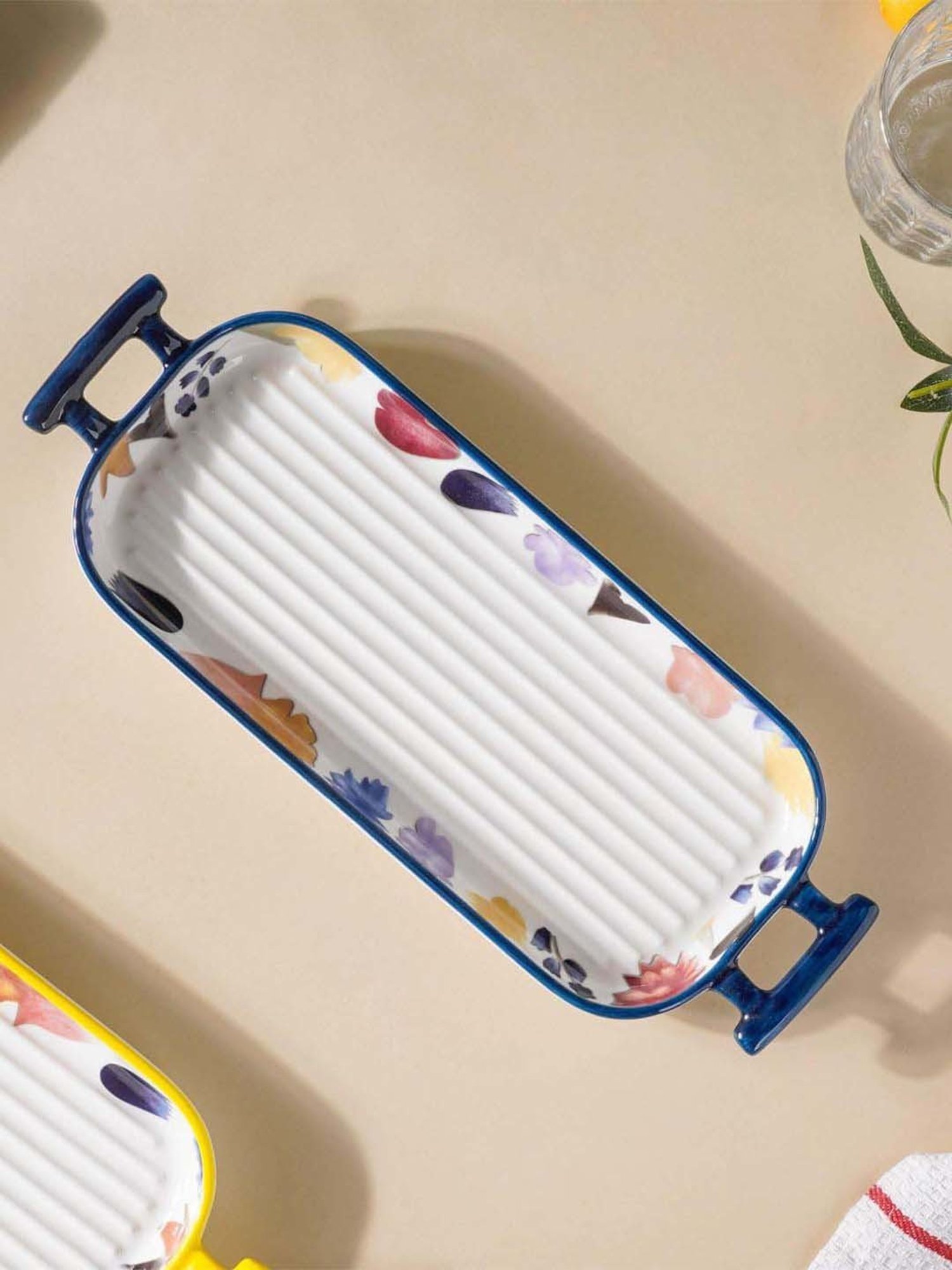 Nestasia Premium Quality Rectangular Microwave Safe Floral Baking Tray With Handle & Blue Rim