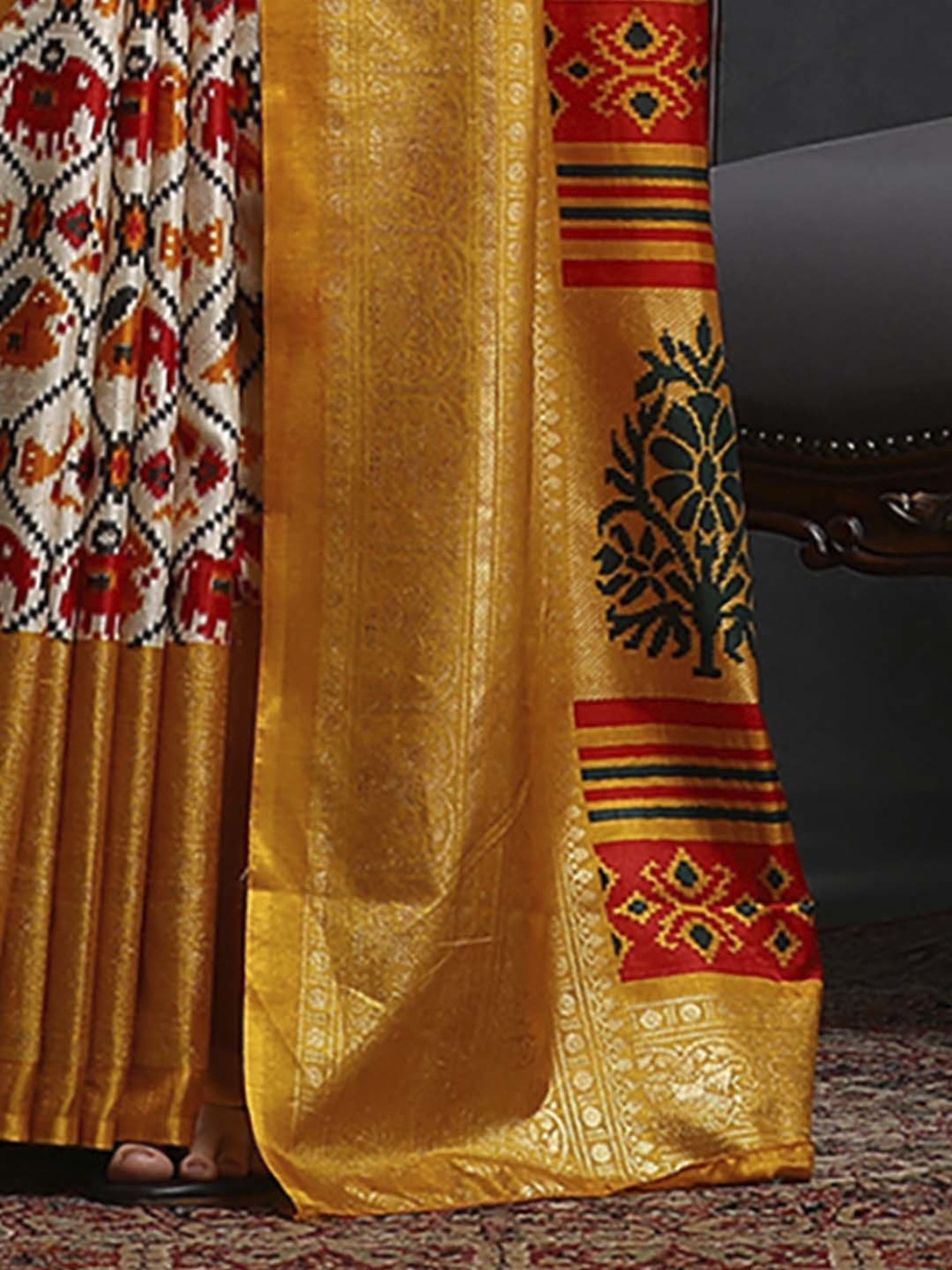 Saree Mall Yellow & White Silk Printed Saree With Unstitched Blouse