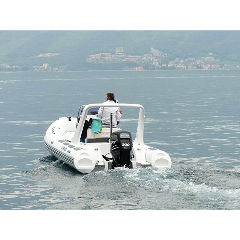 UM435 Advanced Fixed Mount VHF Marine Radio, All USA/International/Canadian Marine Channels Including New 4-Digit, CDN &ldquo;B&rdquo; Channels, 1 Watt/25 Watt Power, Waterproof IPX8 Submersible, White