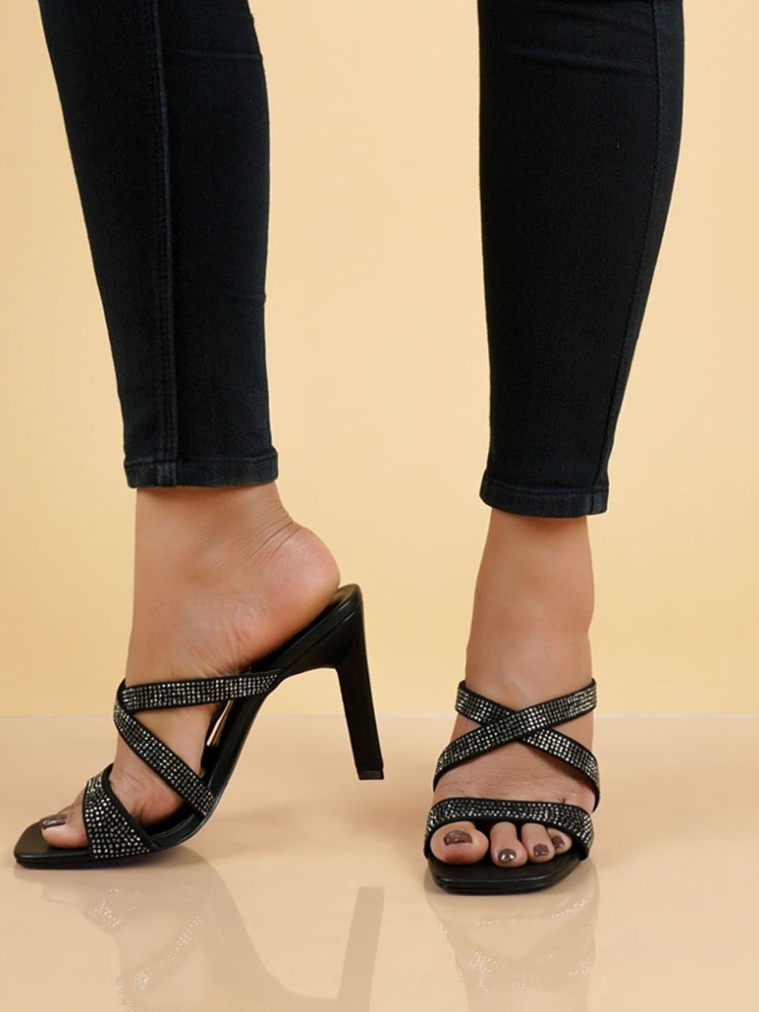 London Rag Women's Wapit Black Casual Sandals