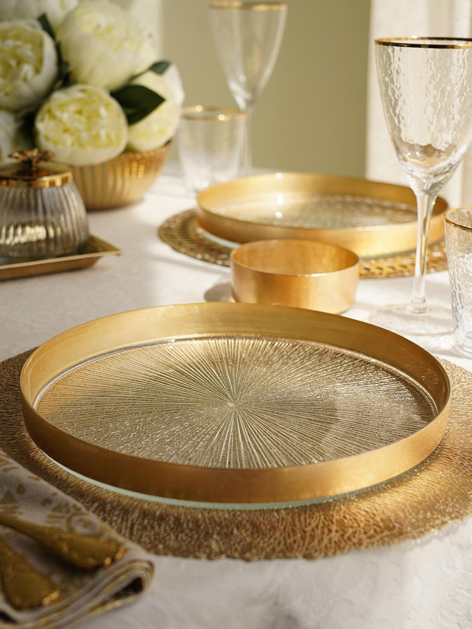Pure Home and Living Transparent Glass Textured Dinner Plates