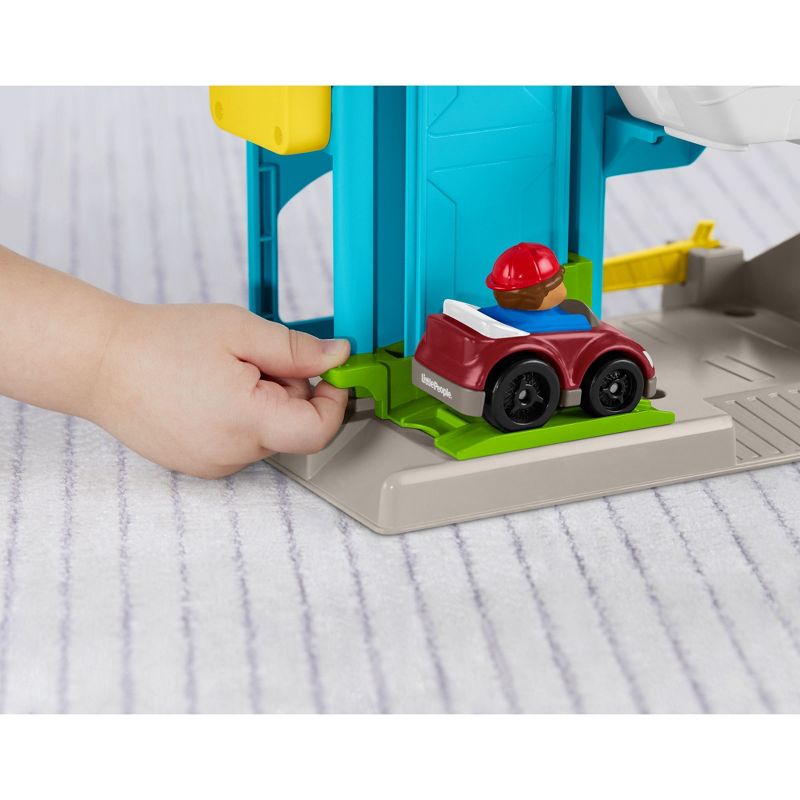 Fisher-Price Little People Helpful Neighbors Wheelie Garage