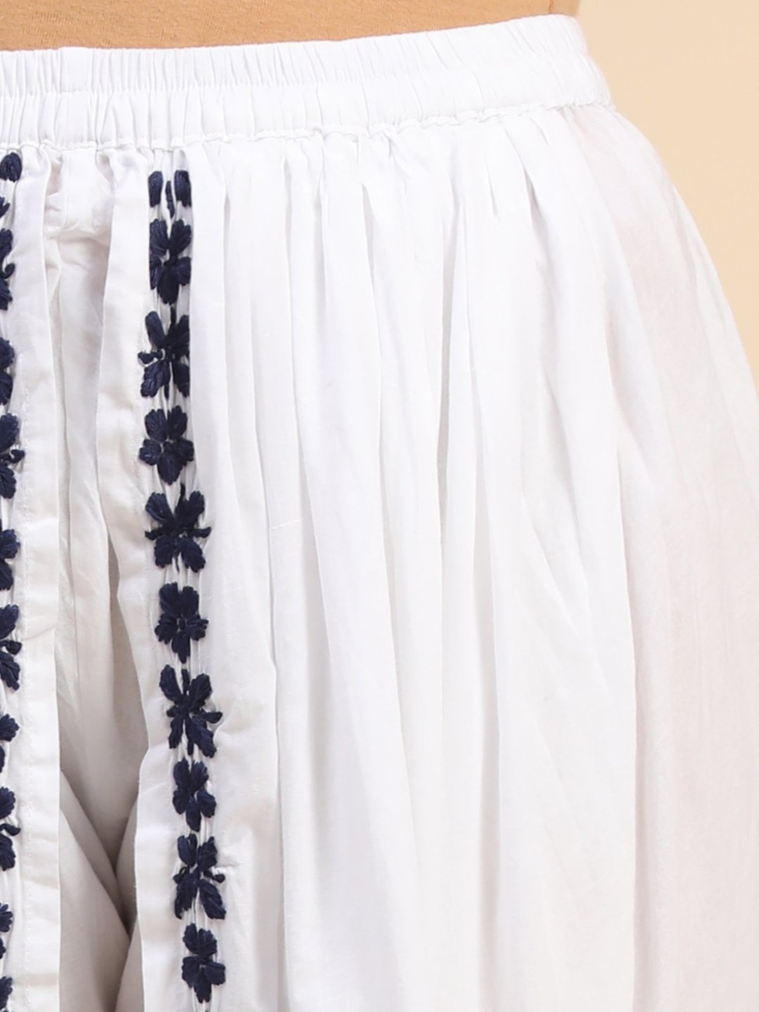 House of Kari White Fizaa Chikankari Hand Embroidery Dhooti
