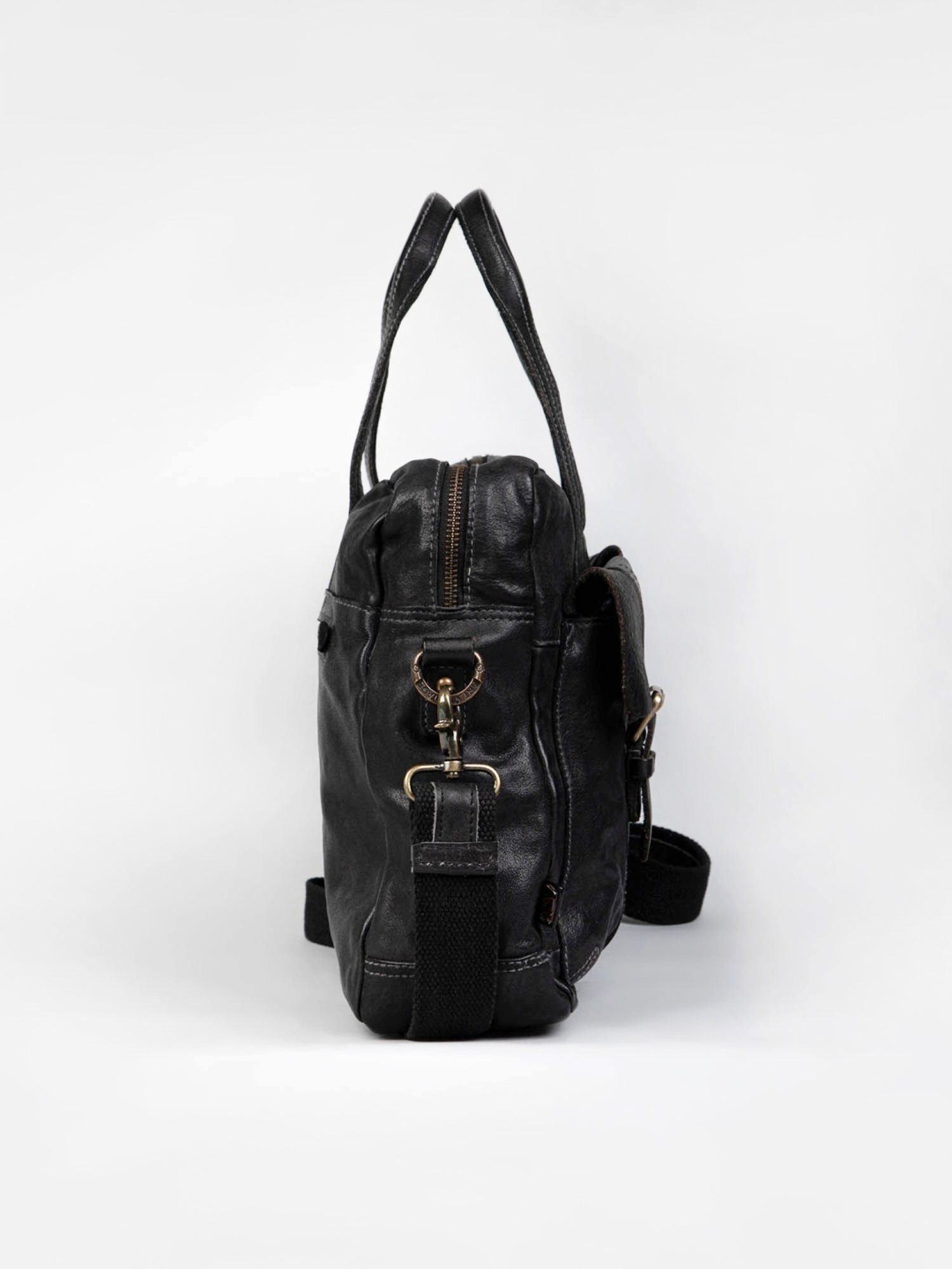 Art N Vintage Logan Black Leather Solid Large Laptop Messenger Bag