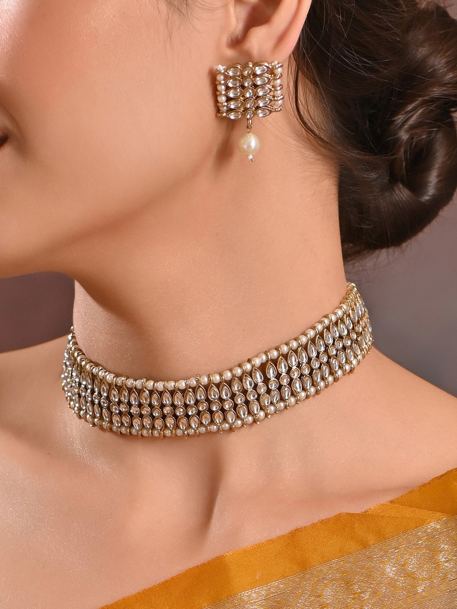 Fida Ethnic White Jewellery Set