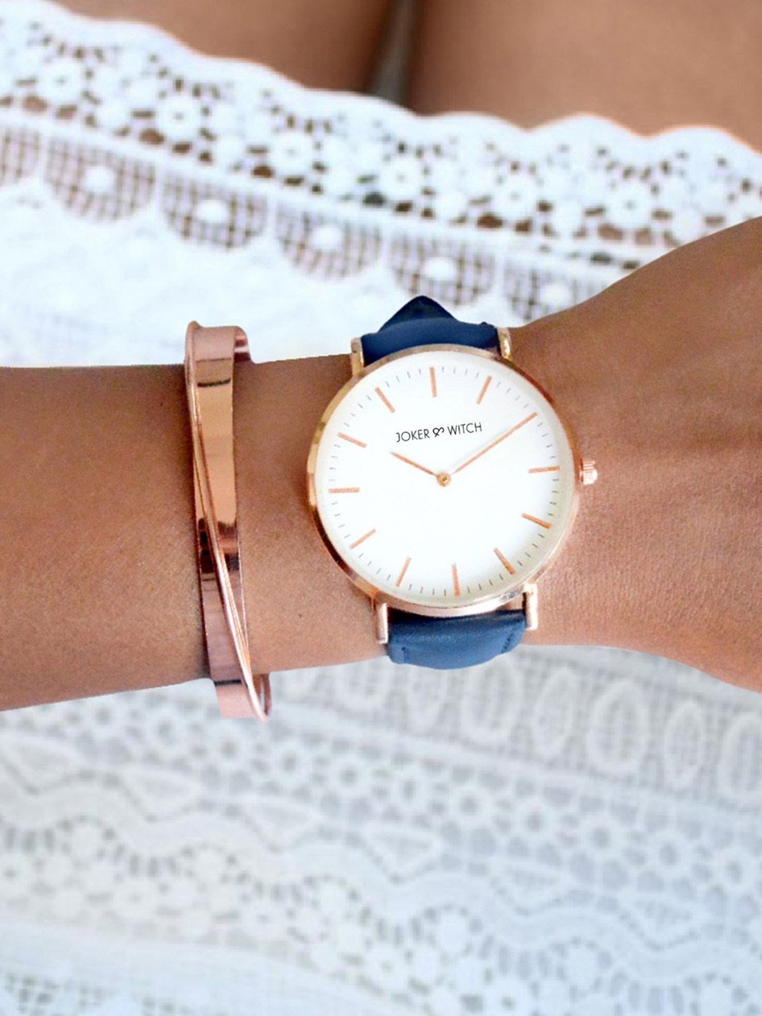 Joker & WItch JWBS90 Analog Watch with Bracelet Gift Set for Women