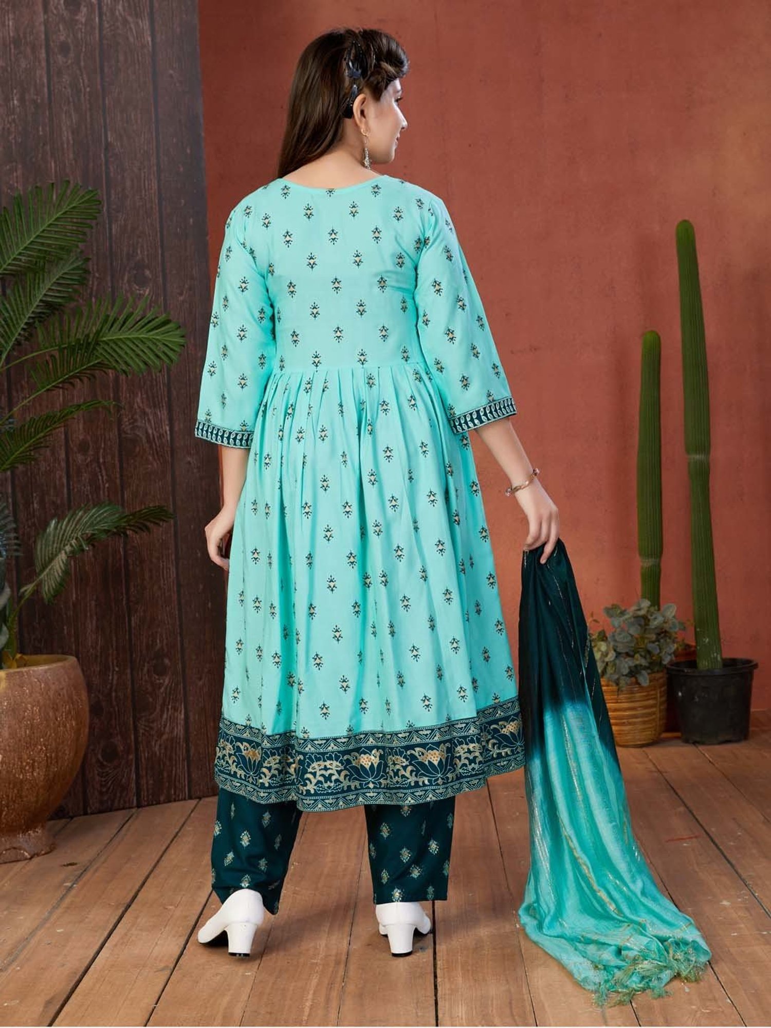 Aarika Girls Light Blue & Green Embellished Kurti